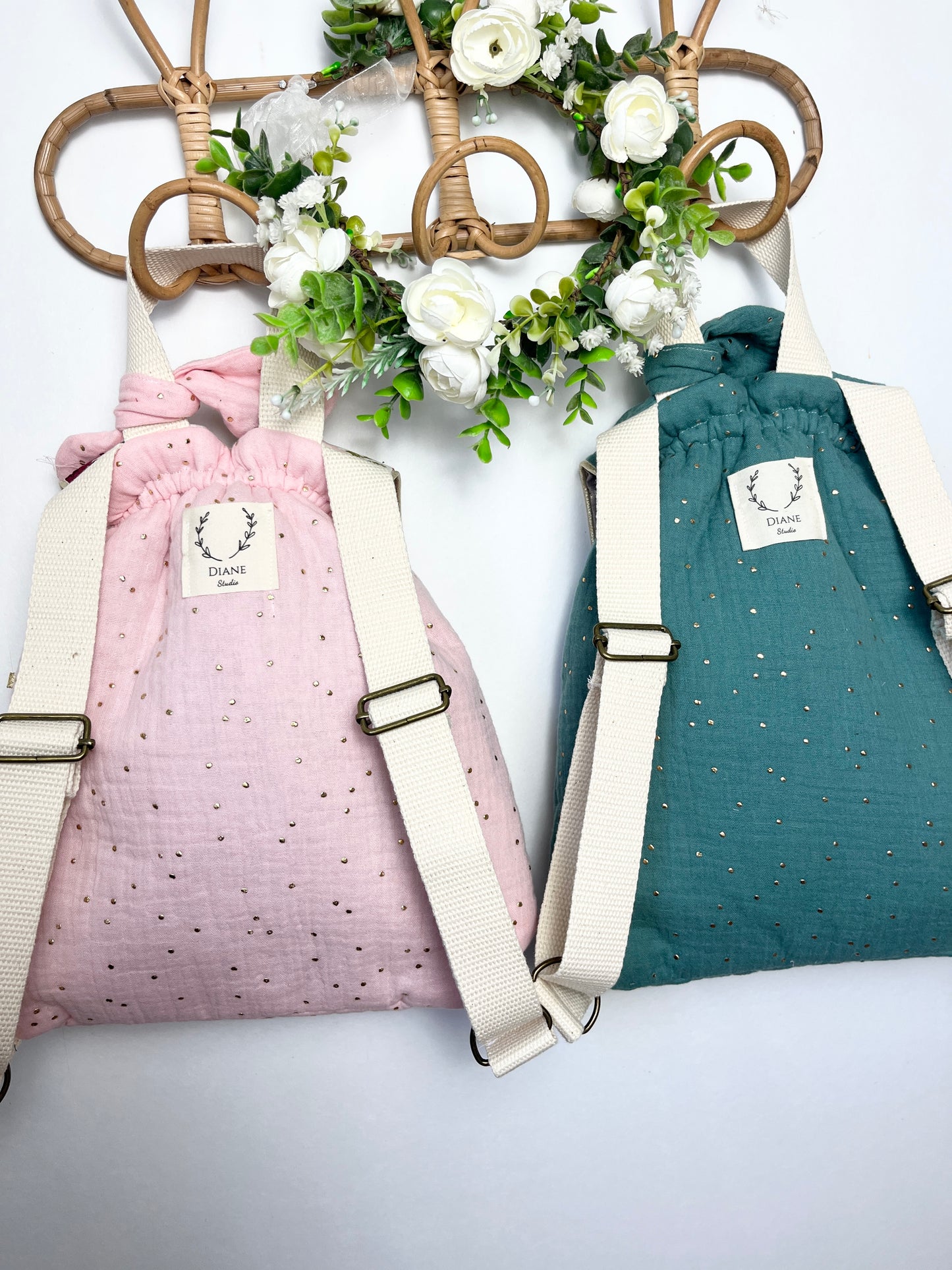 Le sac à dos enfant personnalisé Églantine eucalyptus doré