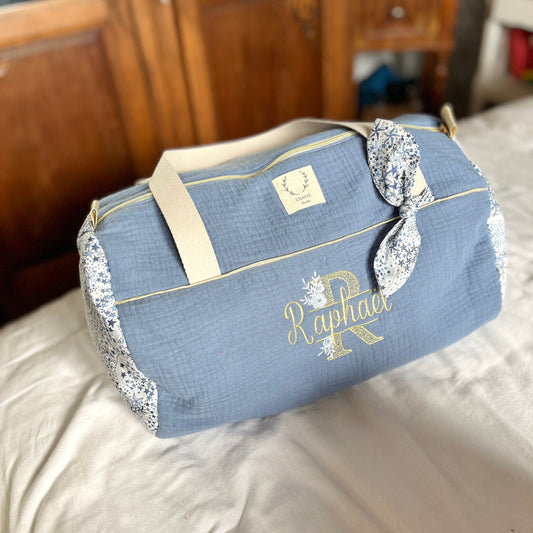 Louison le sac polochon enfant gaze ciel et Adelajda initiale dentelle