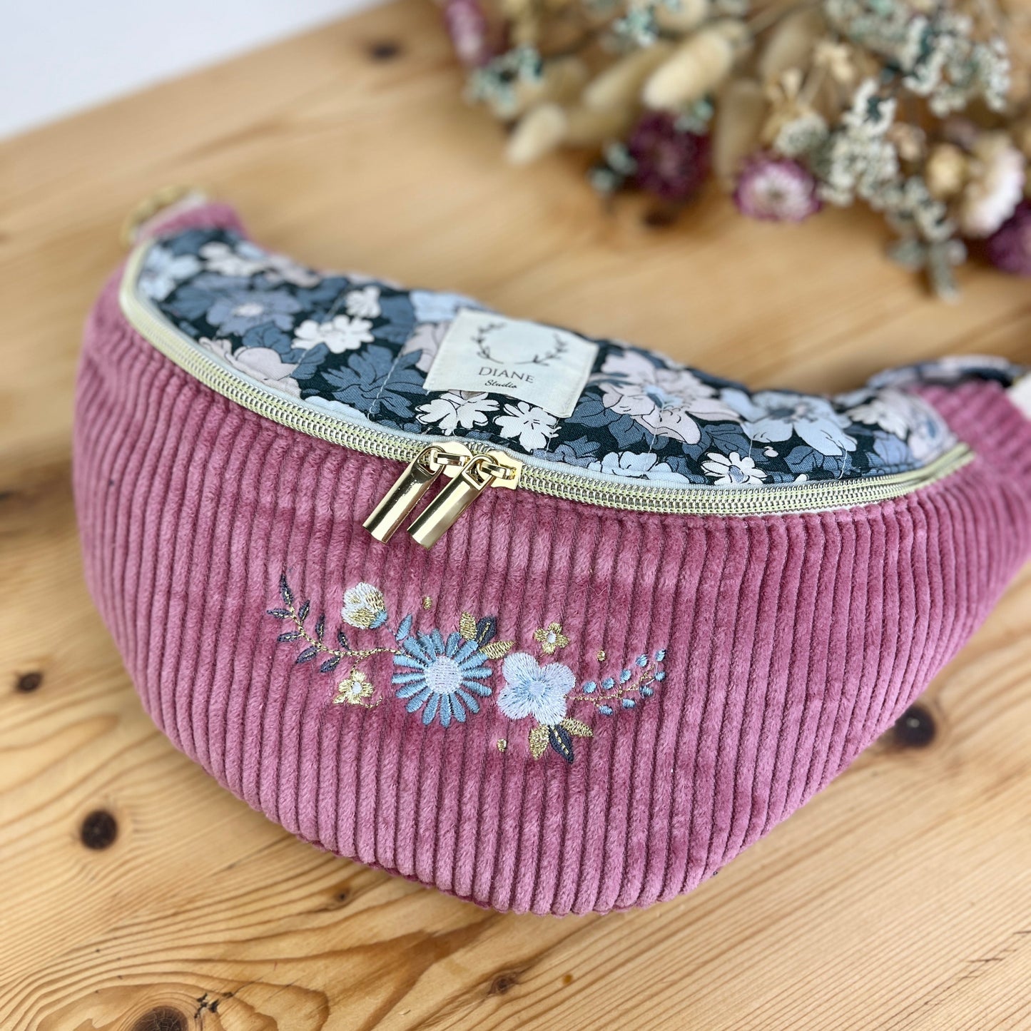Le sac banane Eléonore velours rose thé flower show cosmos