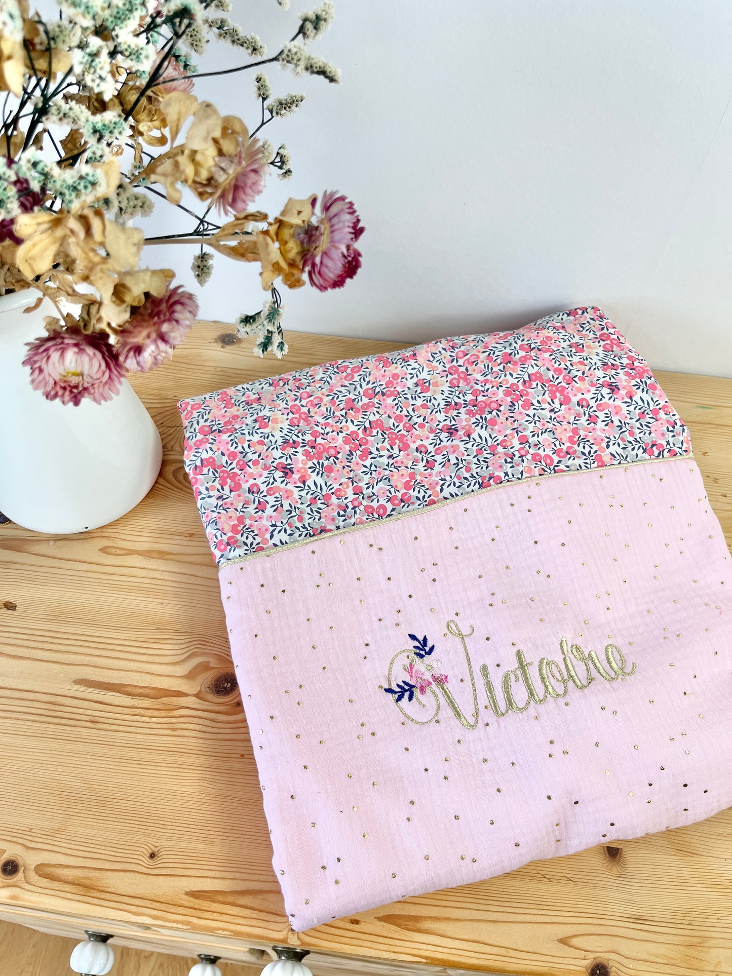La couverture rose poudré doré et Liberty wiltshire Pois de senteur