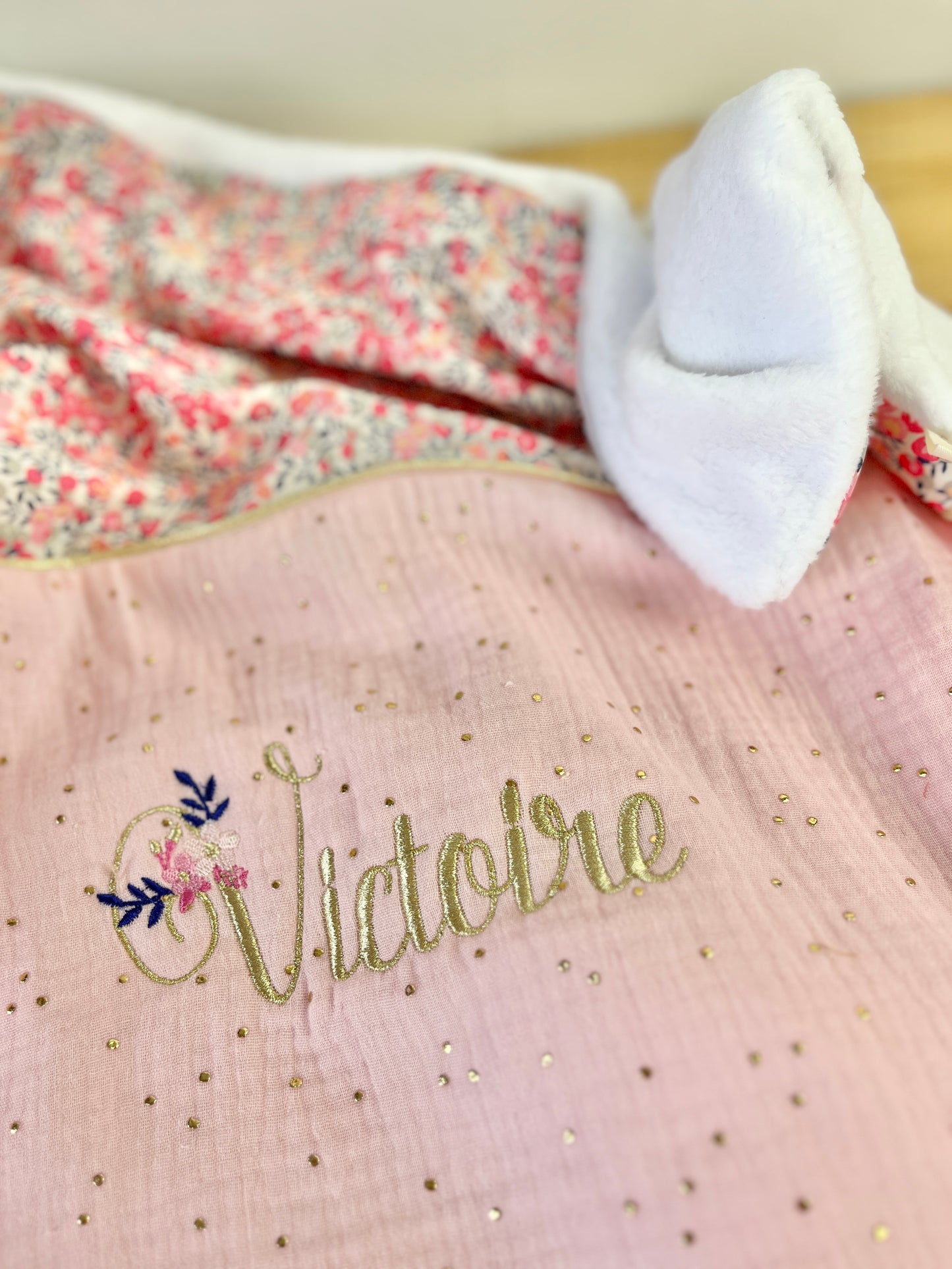 La couverture rose poudré doré et Liberty wiltshire Pois de senteur