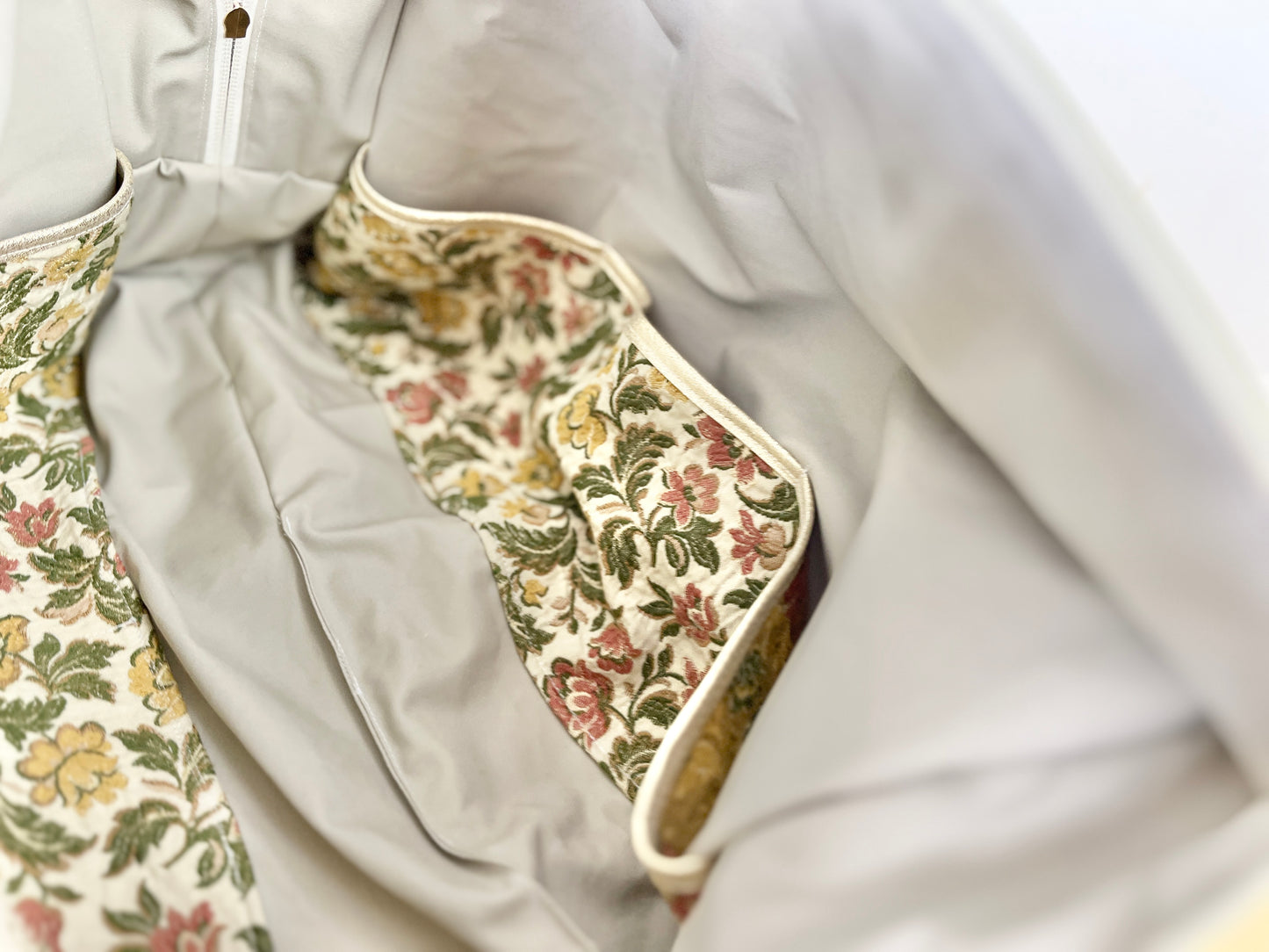 Hélène le sac week-end et sa trousse en jacquard doré