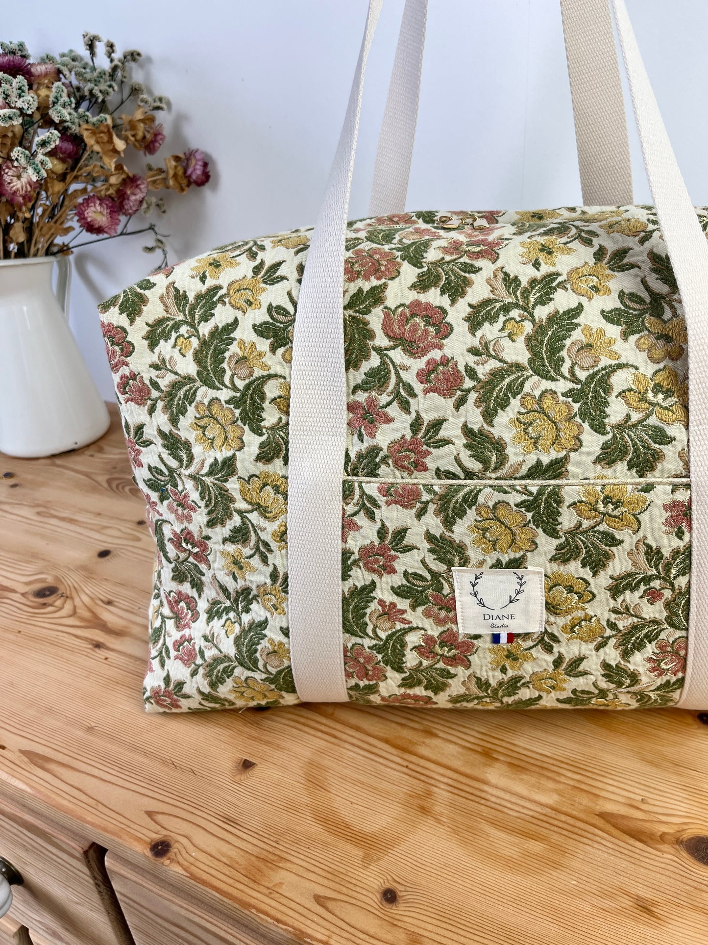 Hélène le sac week-end et sa trousse en jacquard doré