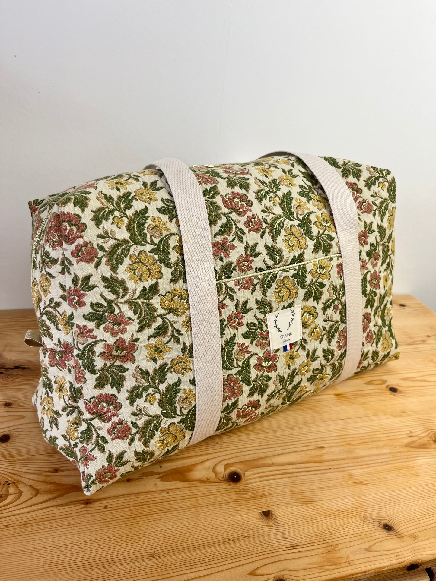 Hélène le sac week-end et sa trousse en jacquard doré
