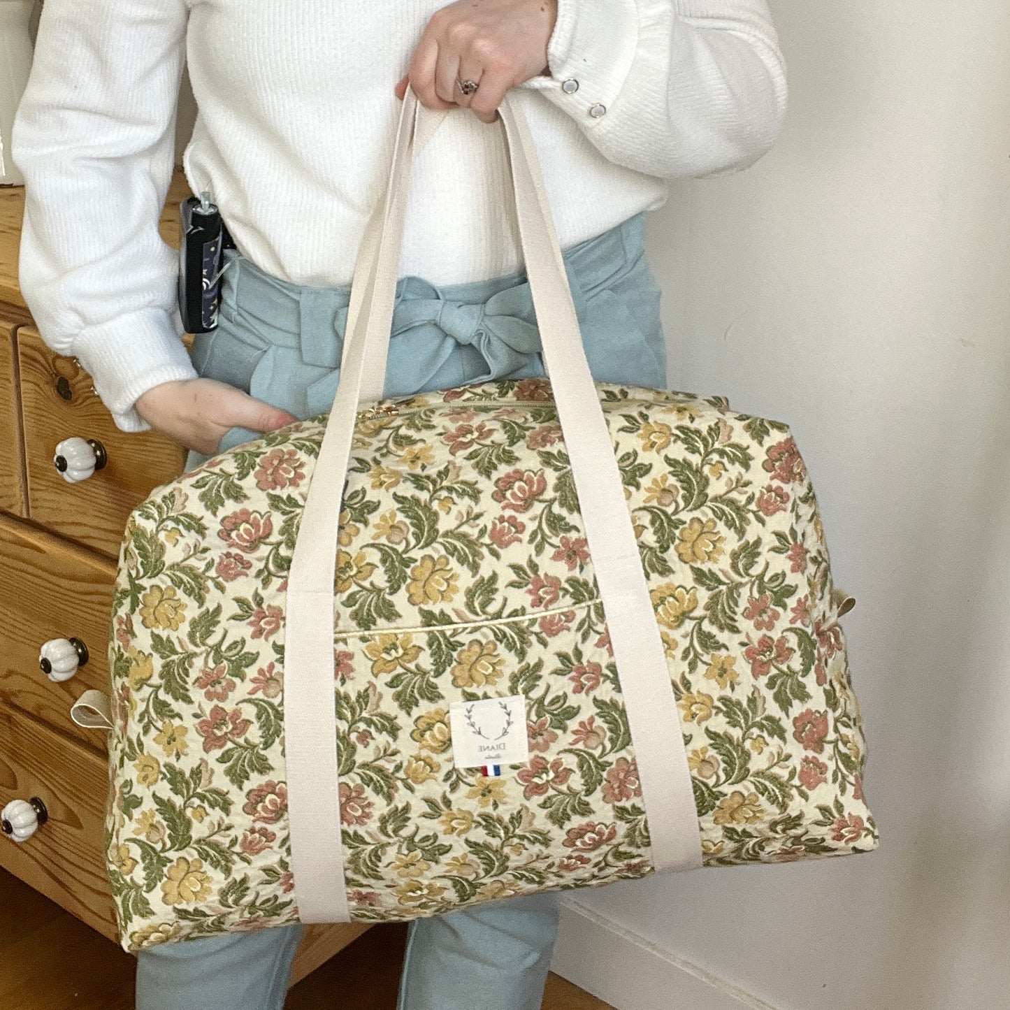 Hélène le sac week-end et sa trousse en jacquard doré