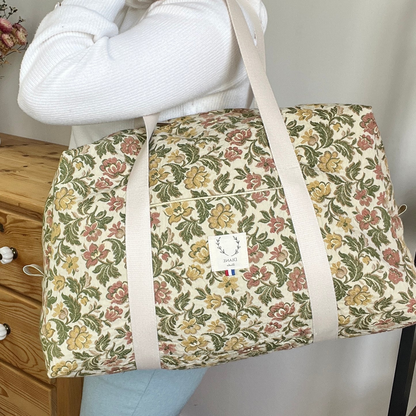 Hélène le sac week-end et sa trousse en jacquard doré