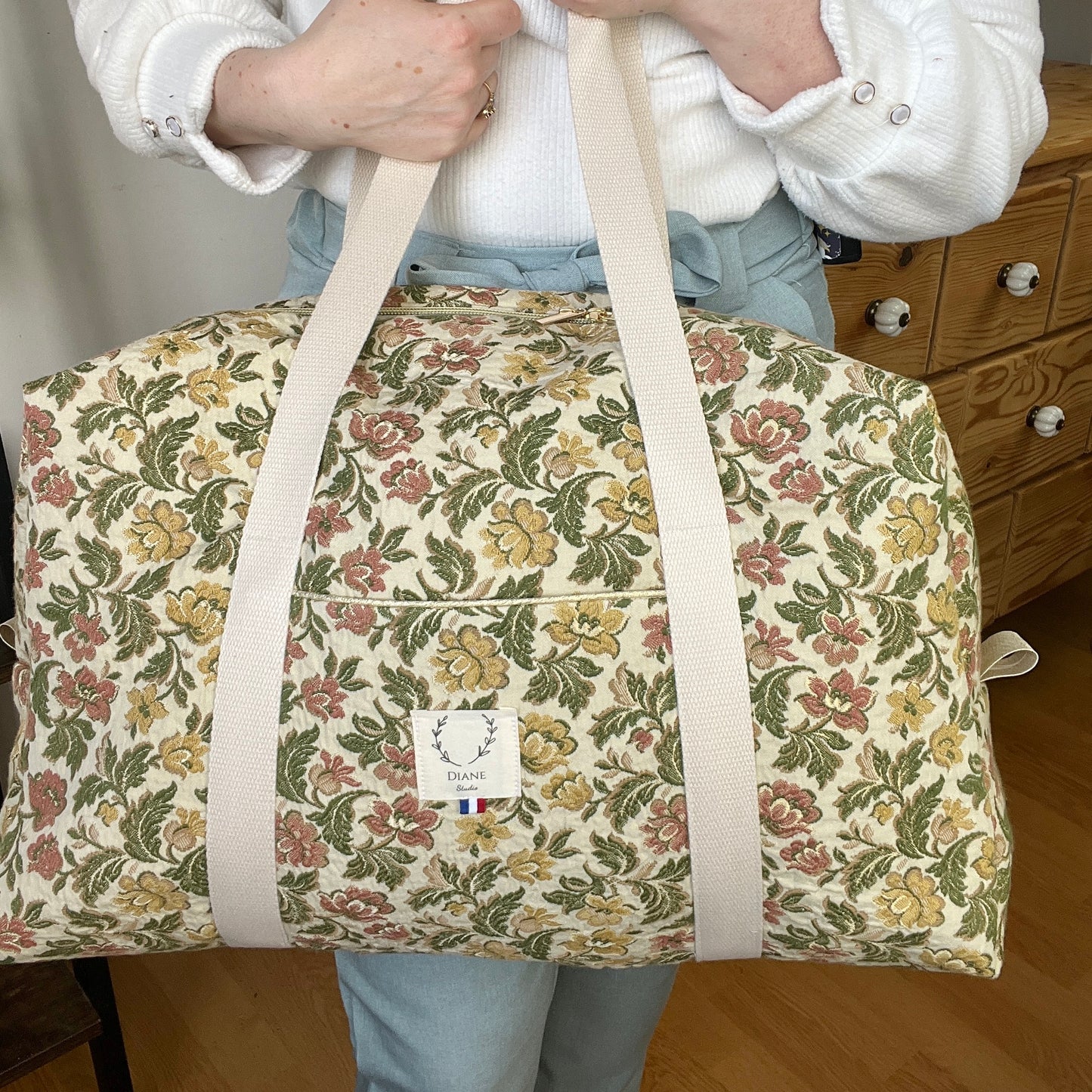 Hélène le sac week-end et sa trousse en jacquard doré