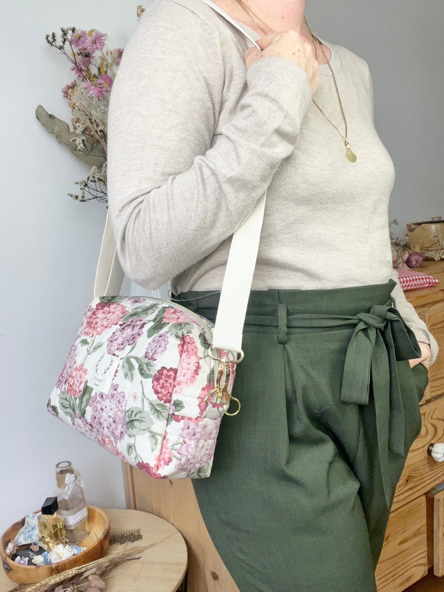 Colette le sac bandoulière hortensias roses matelassé