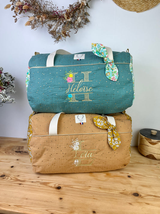 Louison le sac polochon enfant initiale fleurie dentelle et prénom doré