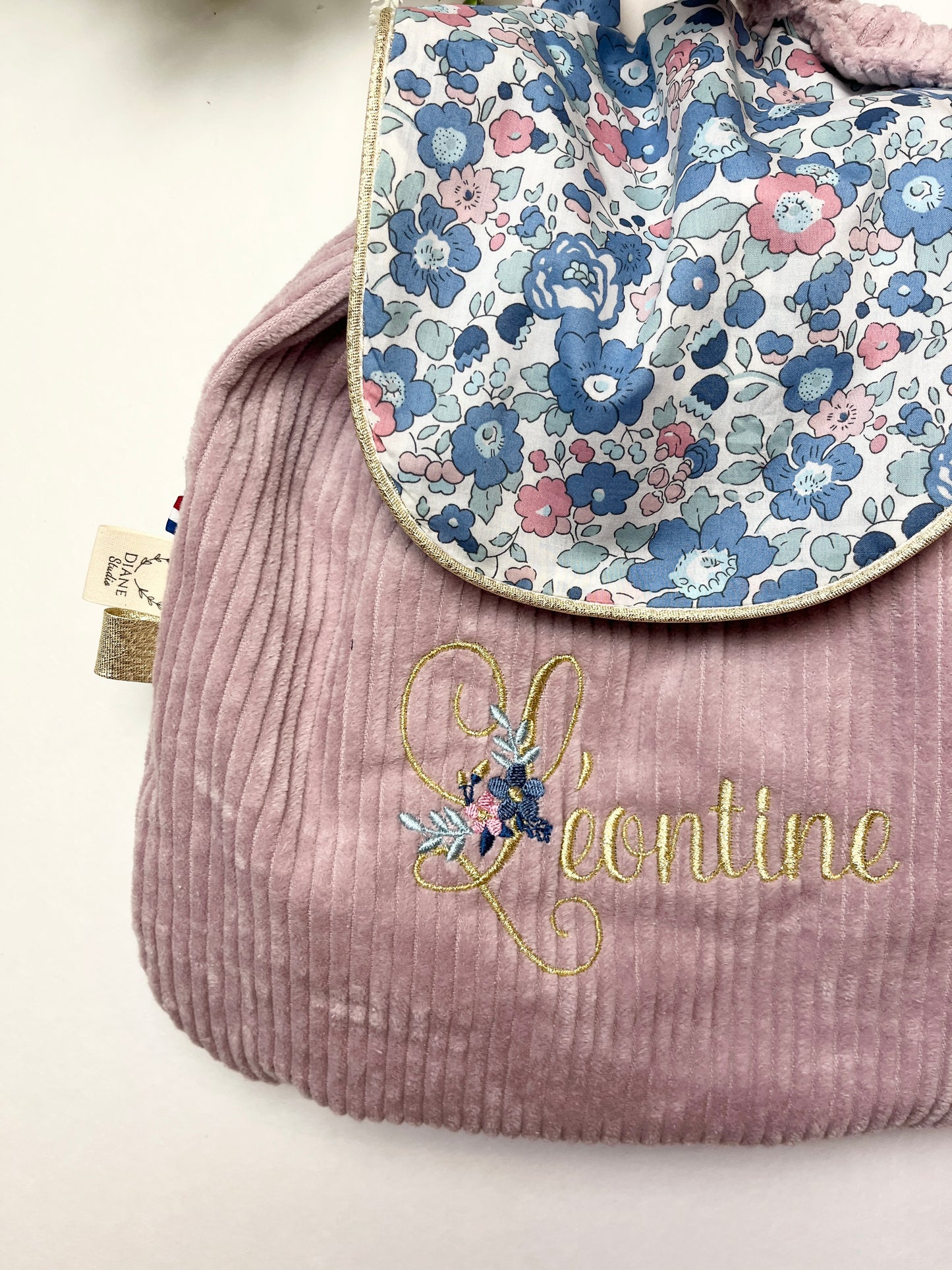 Le sac à dos Eglantine velours rose et Liberty Betsy bleu
