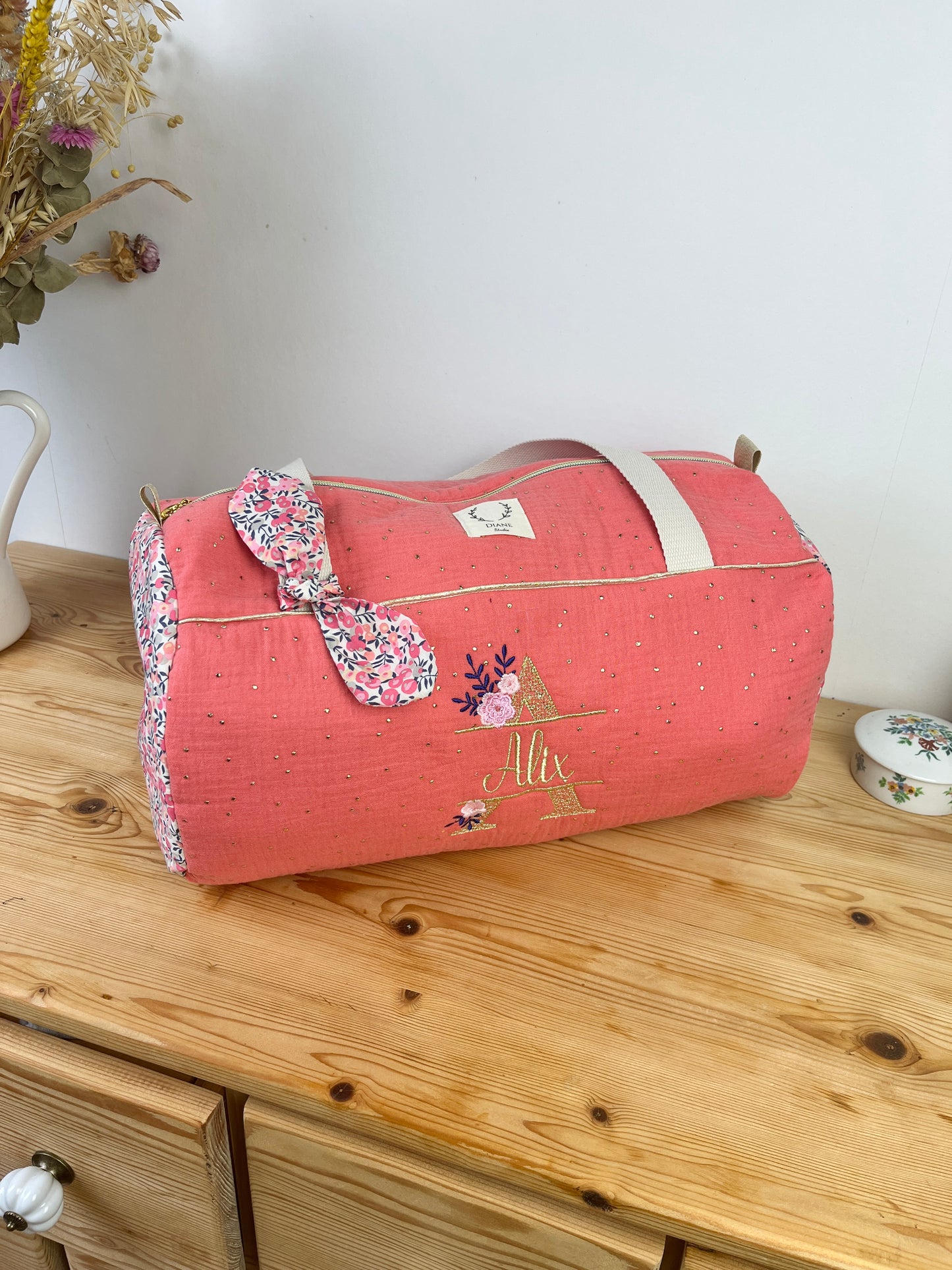 Cadeau de naissance : sac polochon et protège carnet Liberty pois de senteur