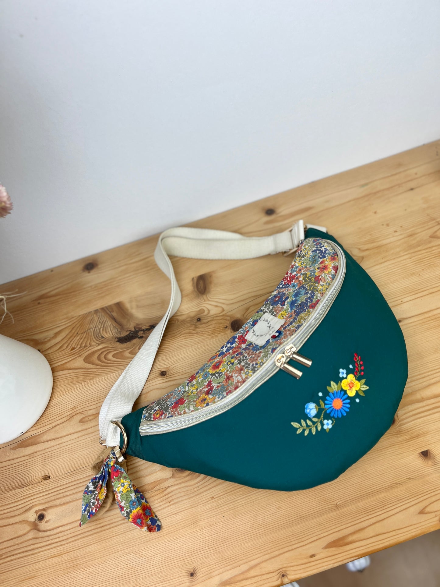 Le sac banane Eléonore gabardine vert sapin et liberty margaret annie A