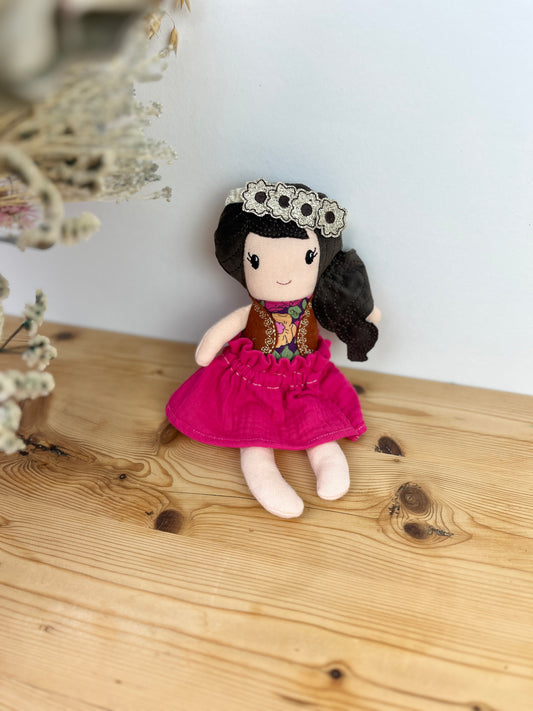 Chloé, la poupée décorative modèle fushia
