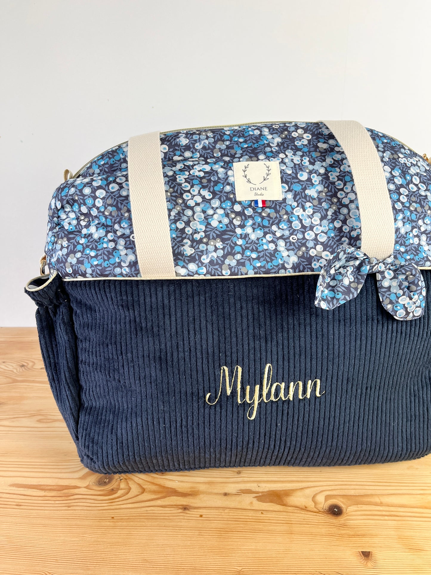 Aimé le sac à langer bleu marine et Liberty of London