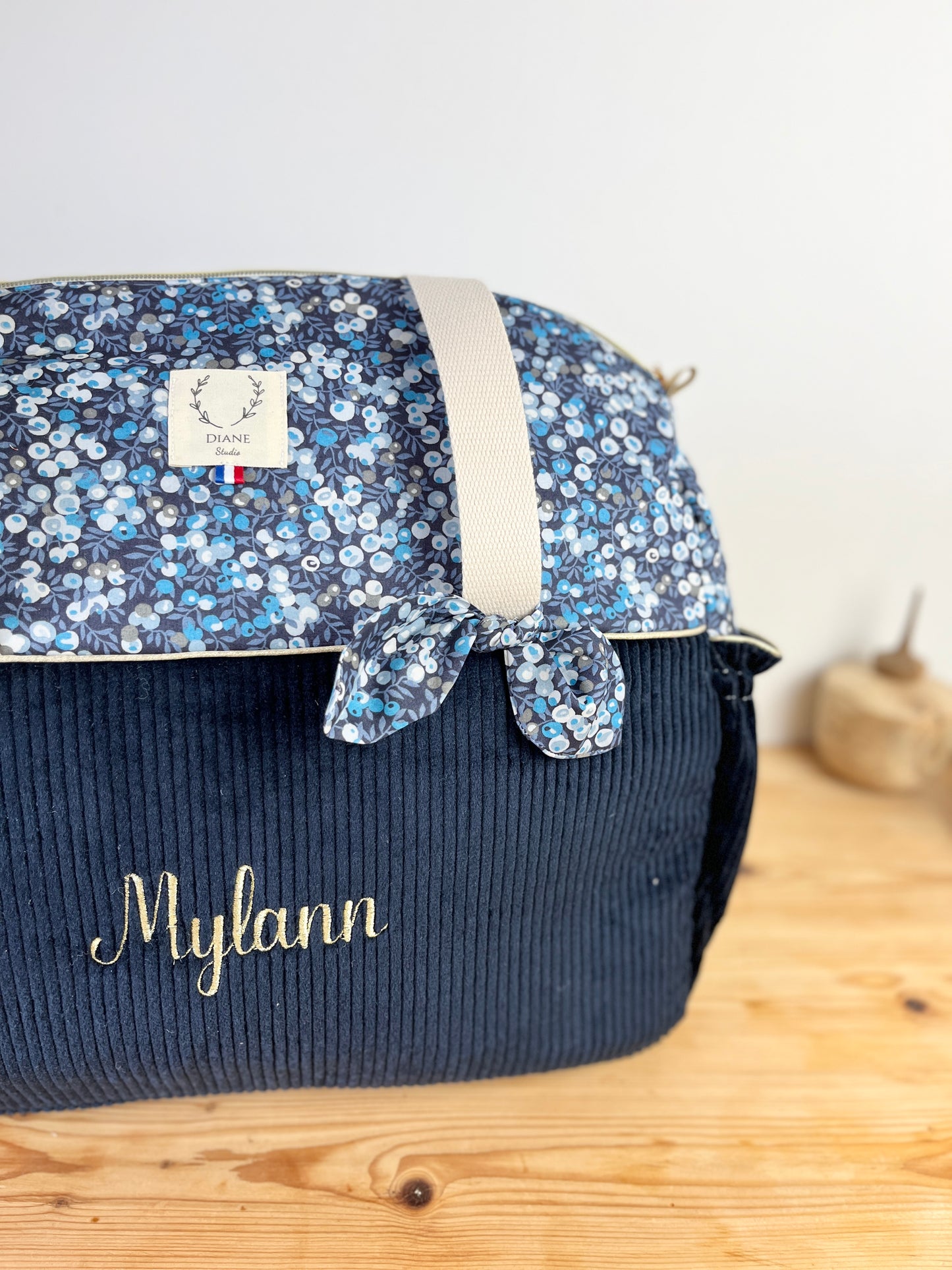 Aimé le sac à langer bleu marine et Liberty of London