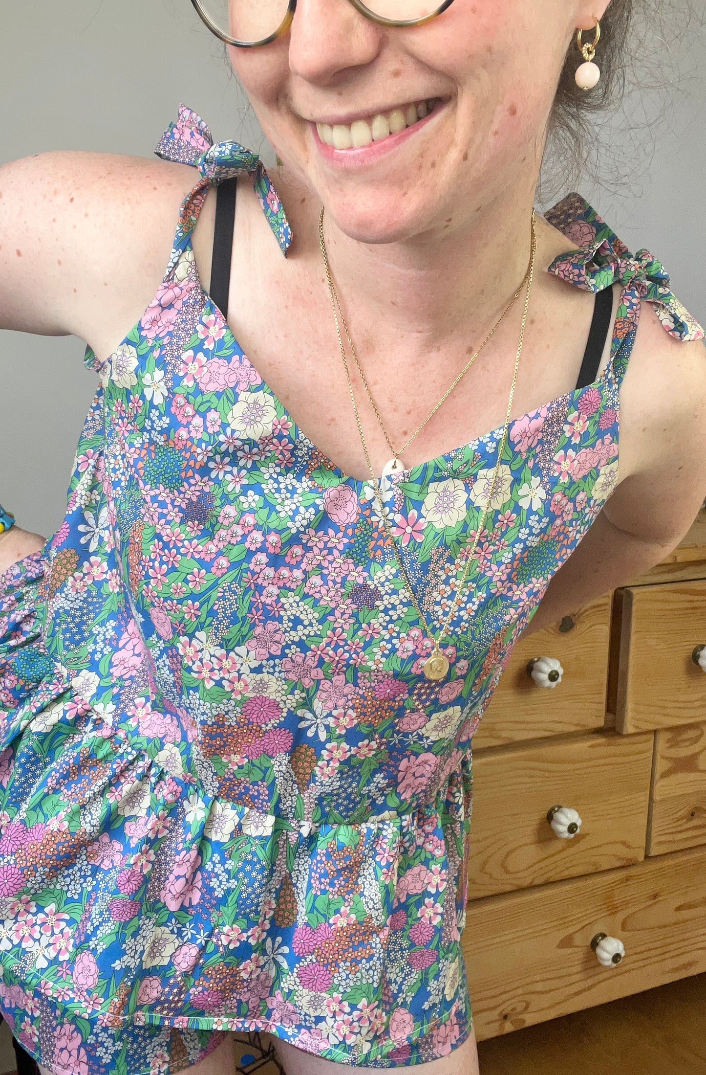 Esmée le top à nouer volant coton fleuri ciara pervenche