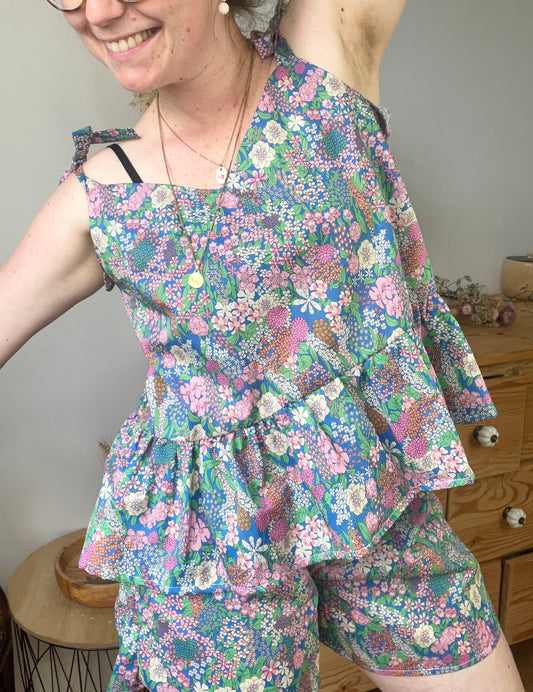 Esmée le top à nouer volant coton fleuri ciara pervenche