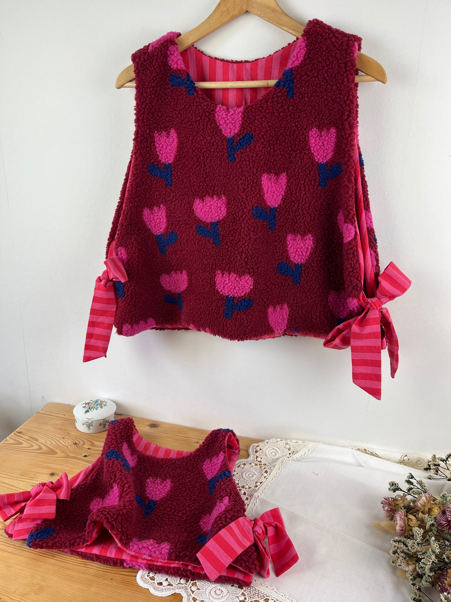 Le pull Joséphine sherpa tulipes framboise