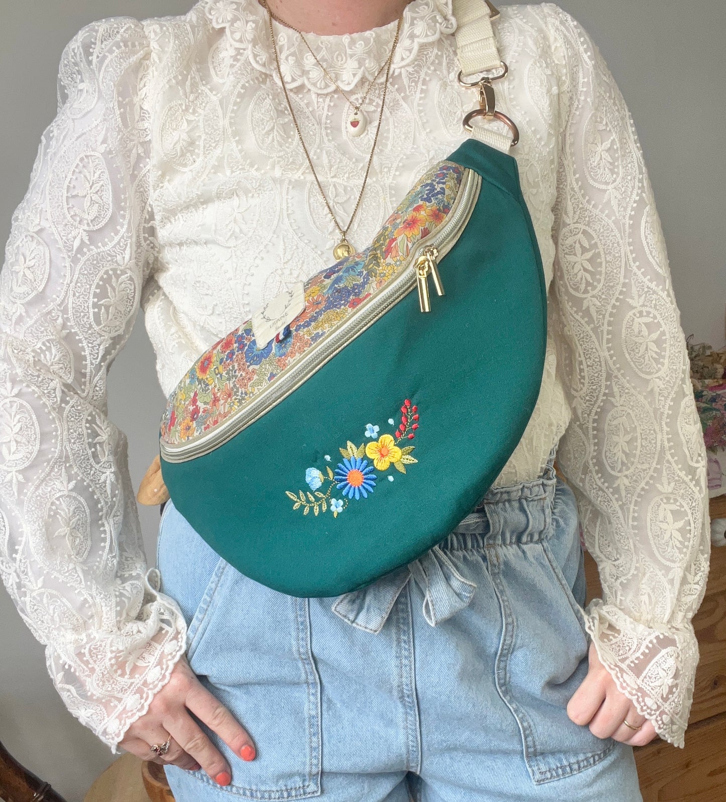 Le sac banane Eléonore gabardine vert sapin et liberty margaret annie A