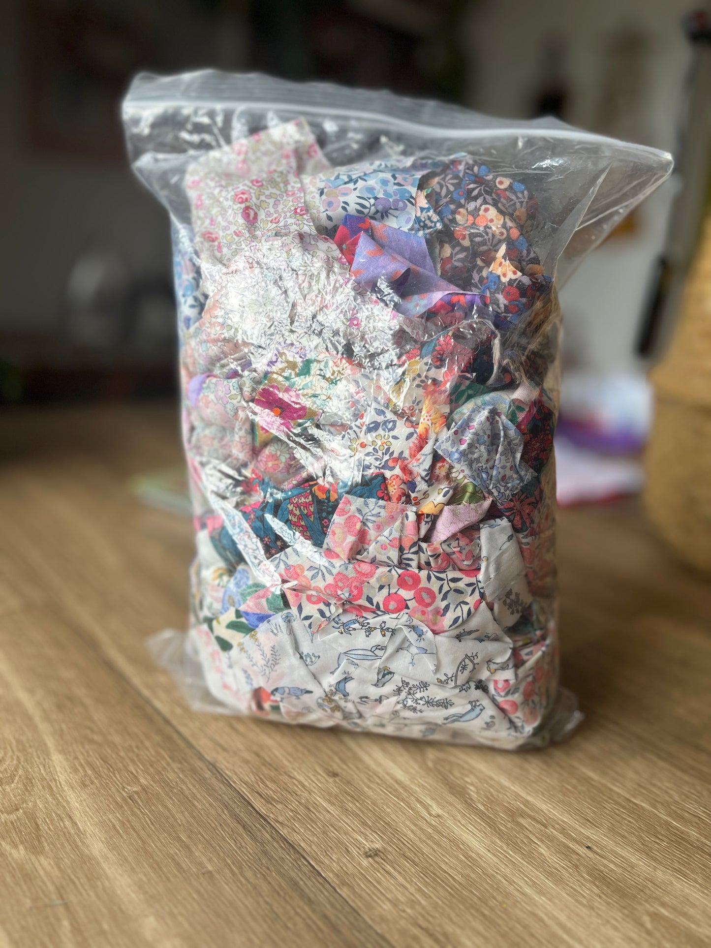 100 g de petites chutes de liberty of London pour boucles d'oreilles, barettes, appliqués