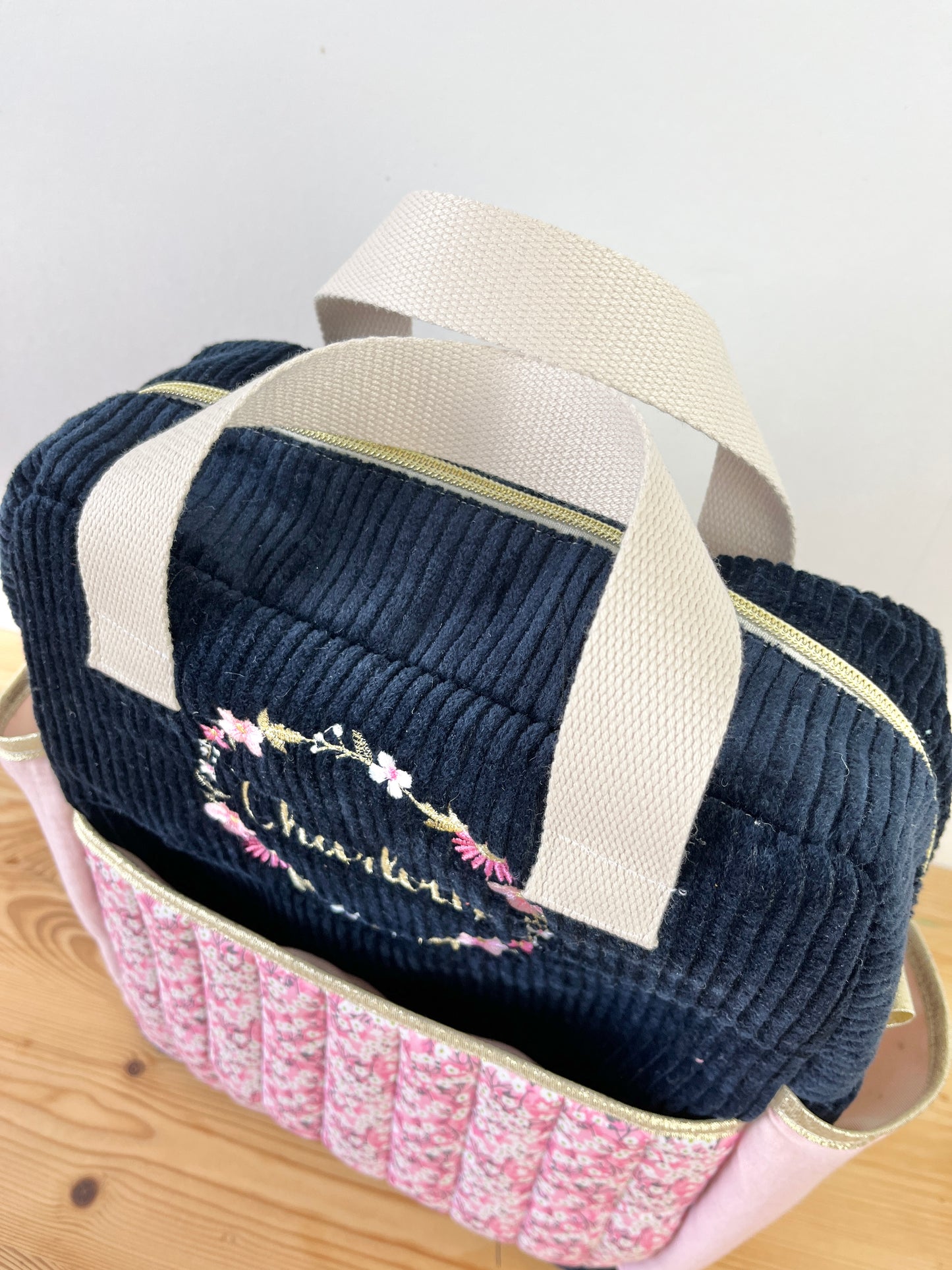 Le sac à dos enfant Ombeline personnalisé mitsi rose et velours bleu marine