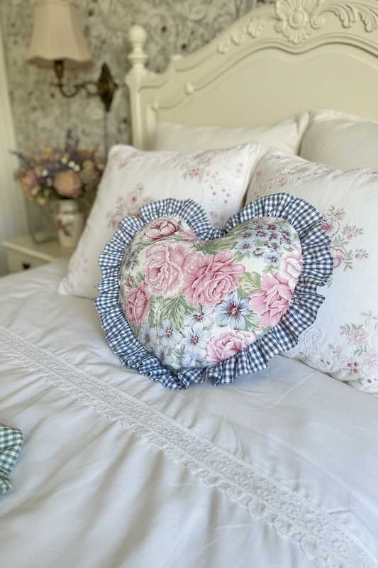 Coussin coeur volants bleus