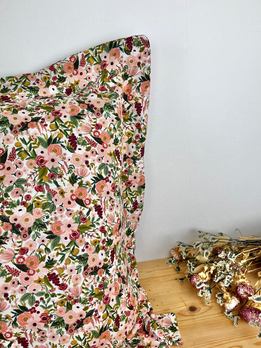 La taie d'oreiller à volants plats garden party rose