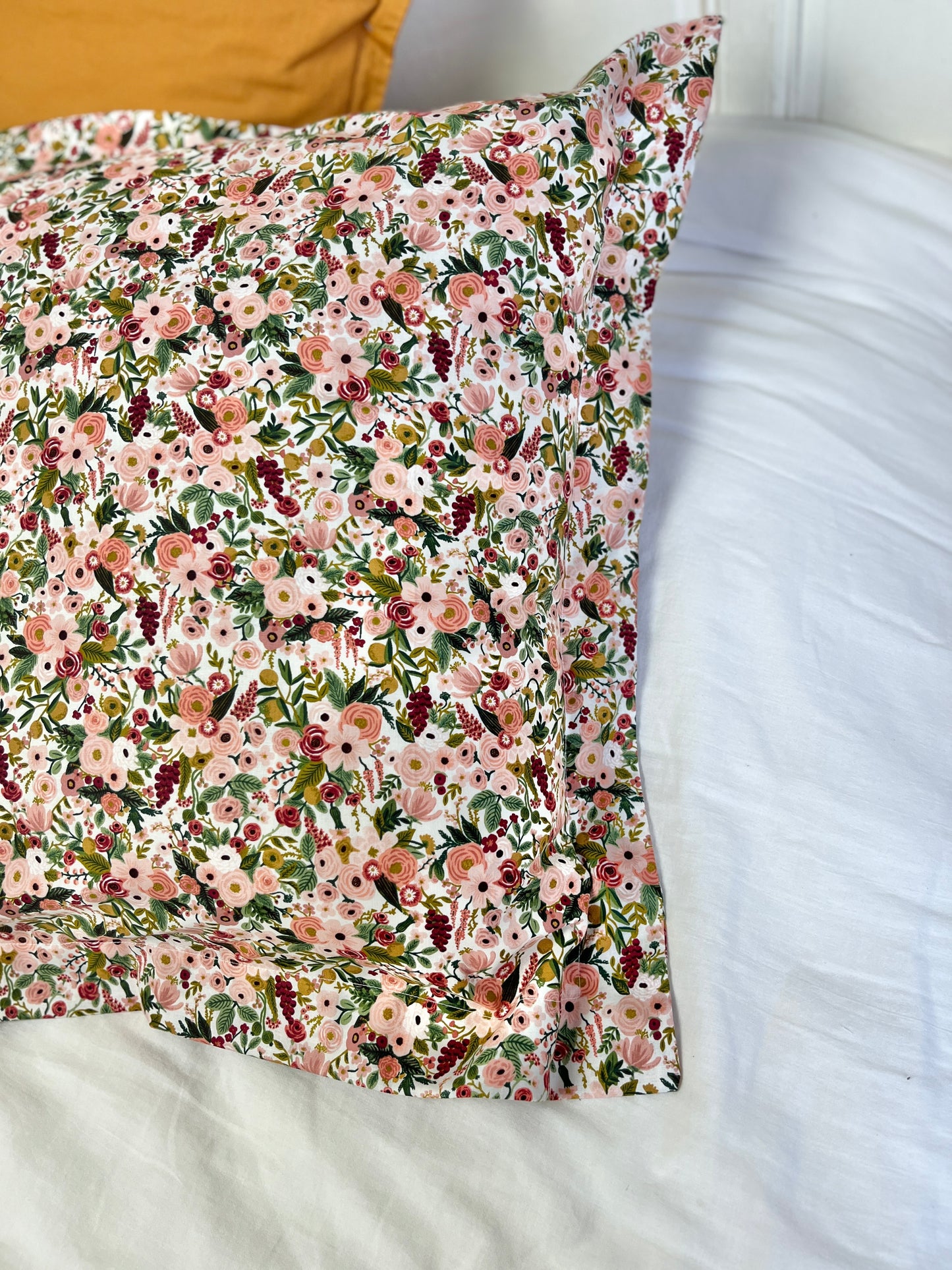 La taie d'oreiller à volants plats garden party rose