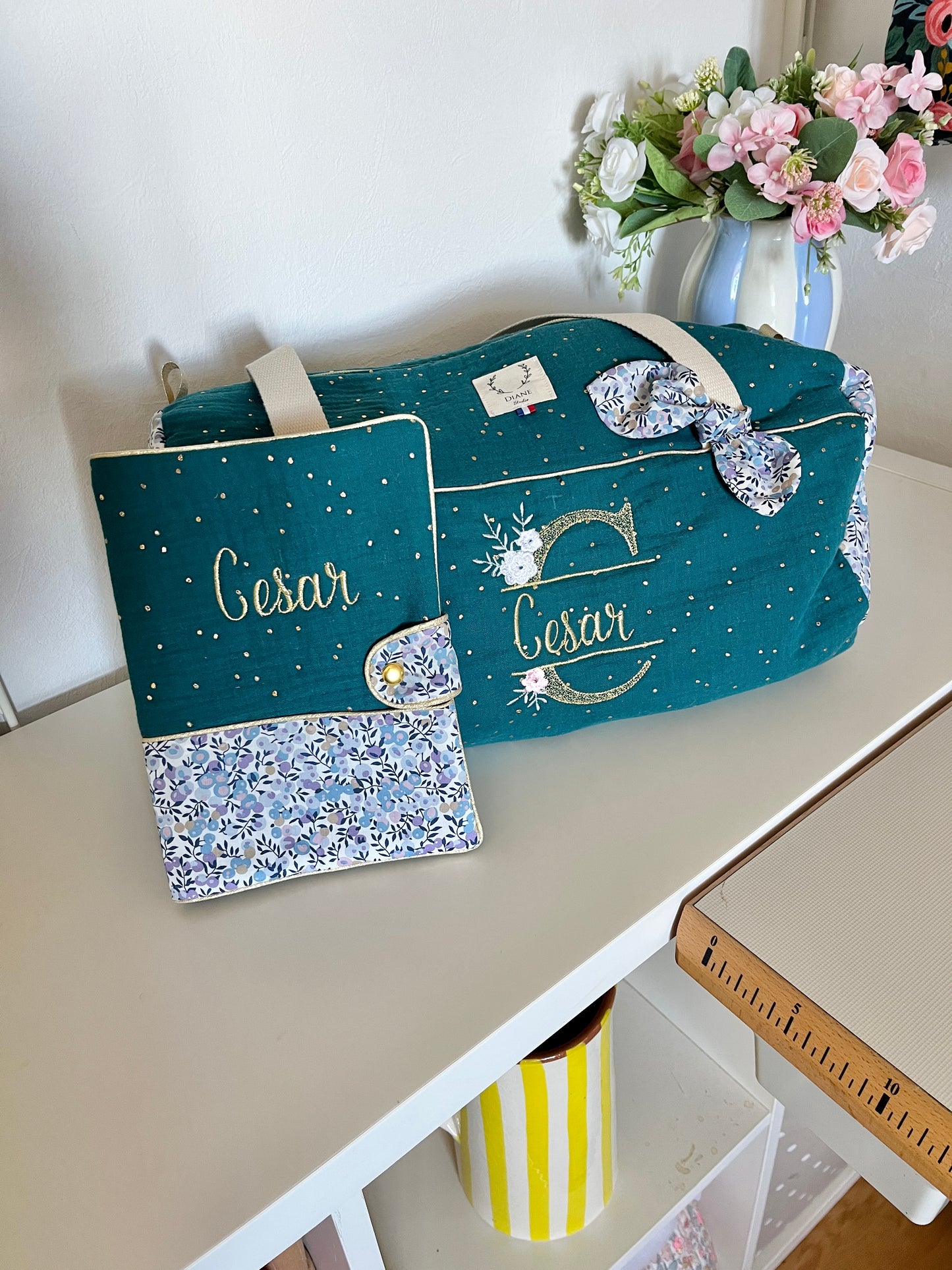 Louison le sac polochon enfant wiltshire lilas et double gaze paon