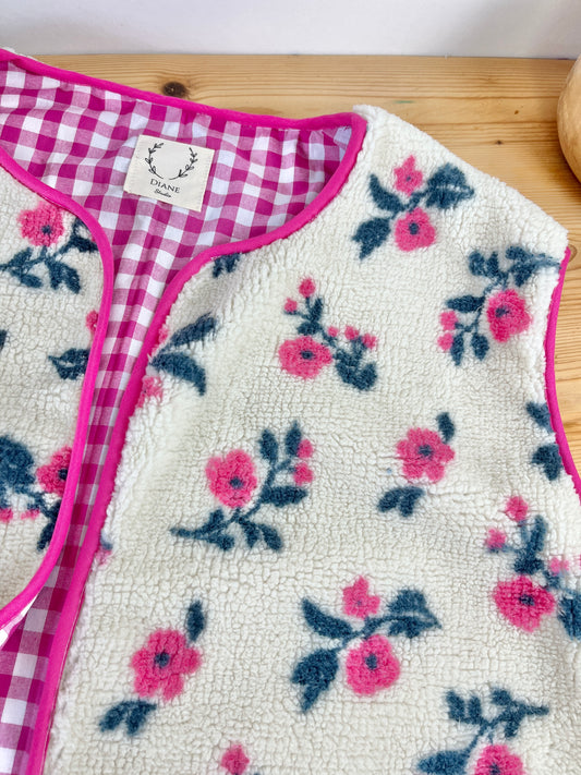 Gilet fleuri Coraliane bordure et vichy fuchsia-sur commande