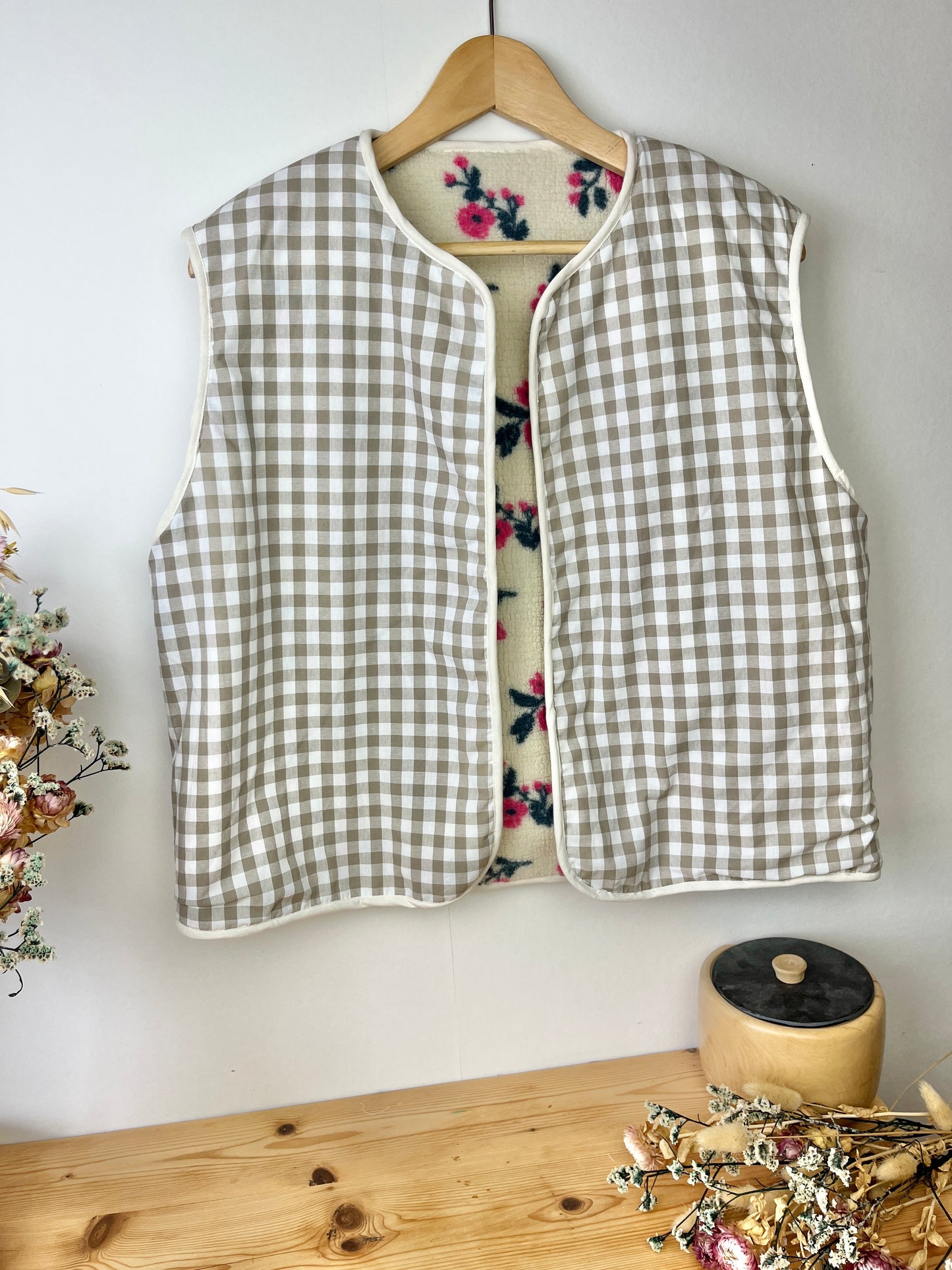 NOUVEAU ! Gilet fleuri Coraliane bordure et vichy crème