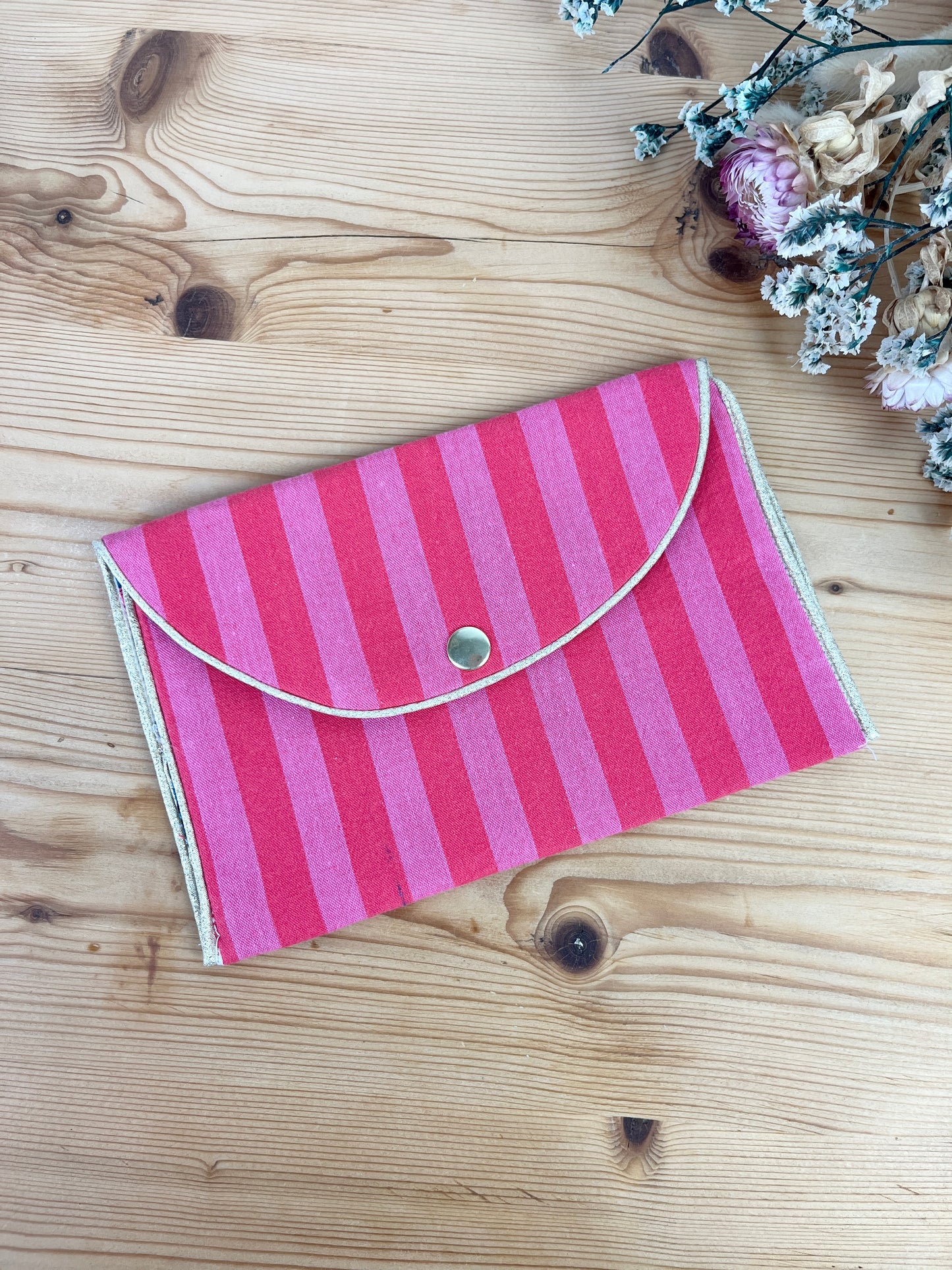 Le porte monnaie rayé rose et rouge et intérieur Liberty