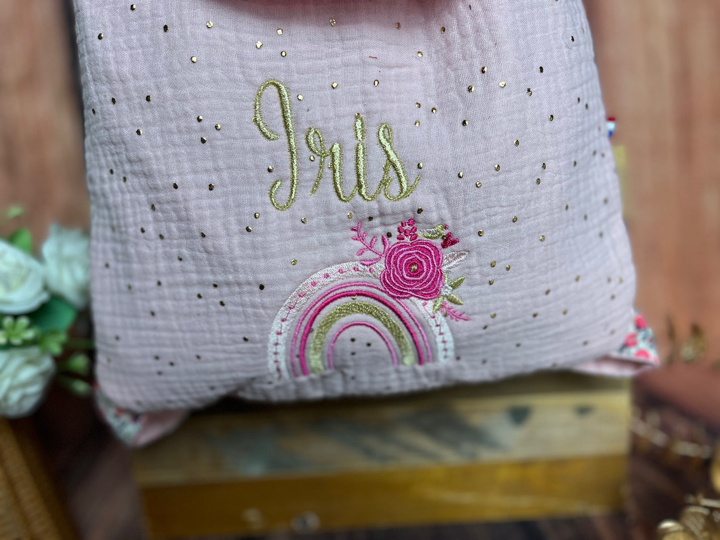 Le sac à dos enfant personnalisé Églantine Liberty wiltshire senteur et double gaze rose poudré doré