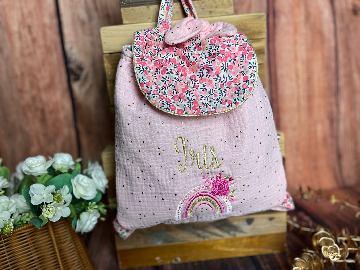 Le sac à dos enfant personnalisé Églantine Liberty wiltshire senteur et double gaze rose poudré doré