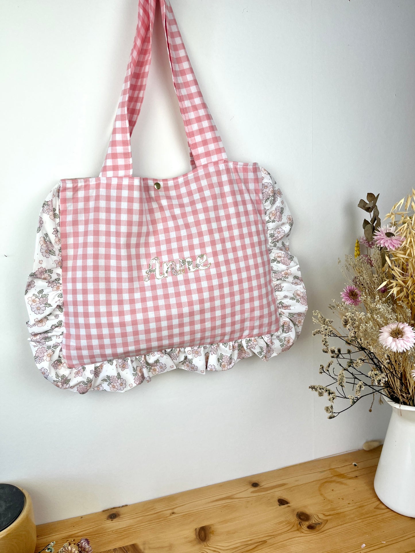 The small Margaret Annie tote bag in pink gingham
