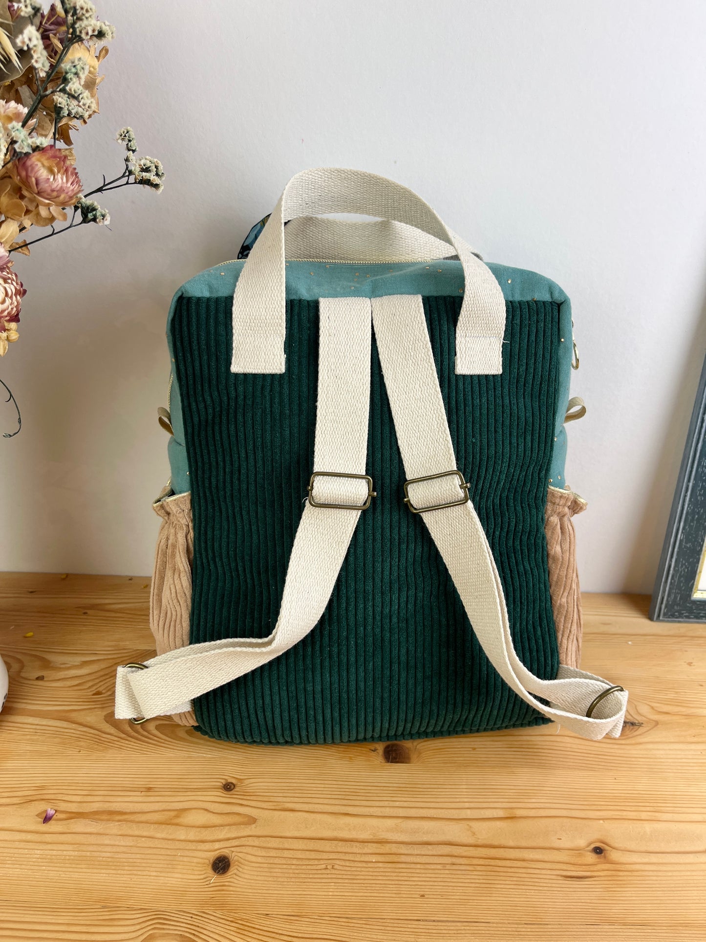 Le sac à dos enfant Ombeline velours vert garden party bleu