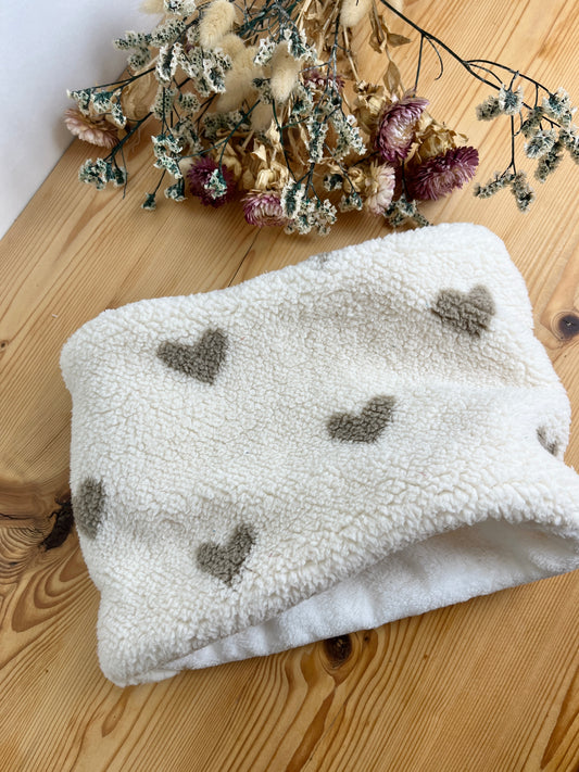 Le tour de cou Bébé sherpa coeur caramel
