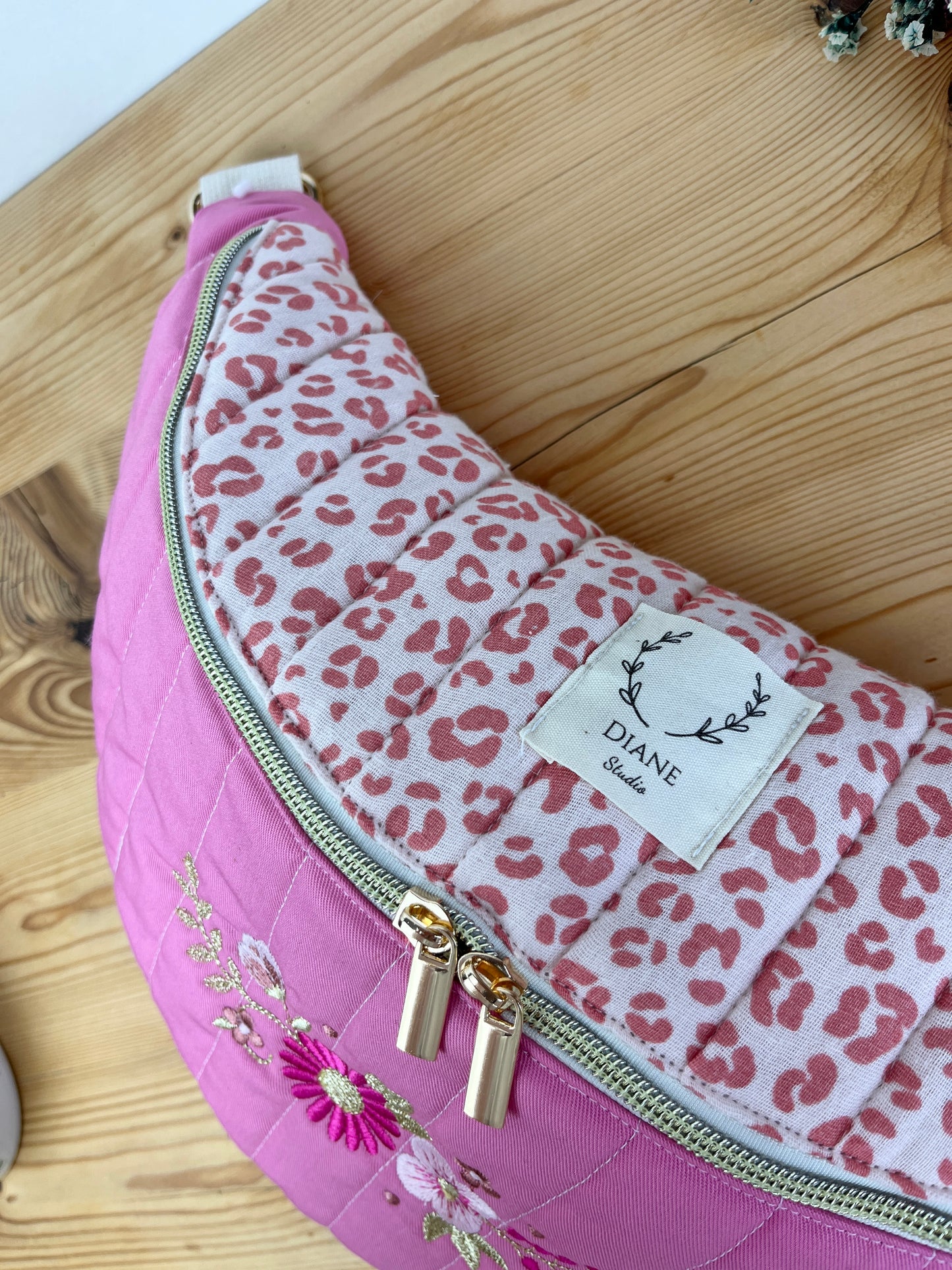 Le sac banane Eléonore gabardine rose et gaze léopard pink