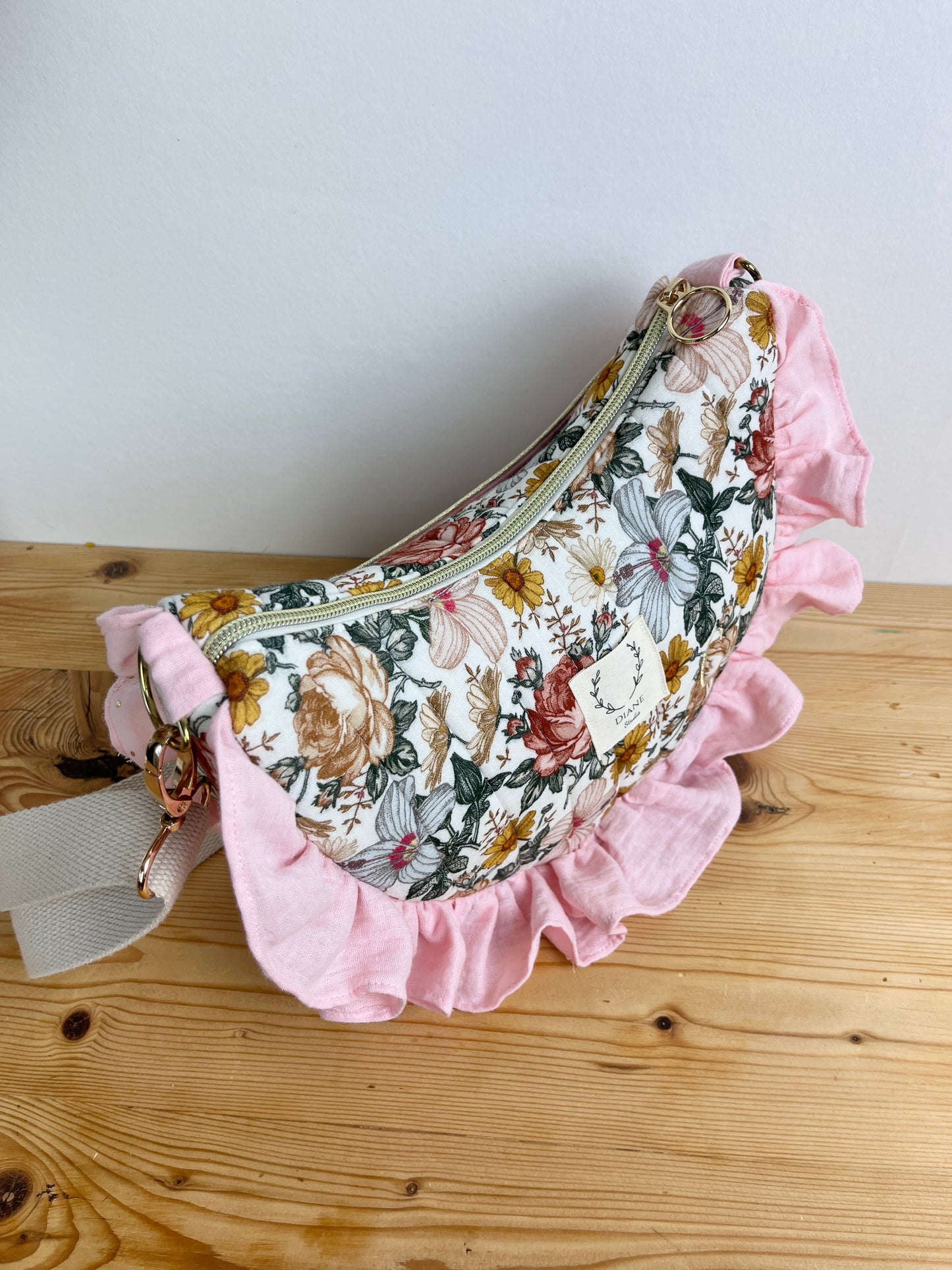 Milan le sac croissant matelassé gaze vintage et rose
