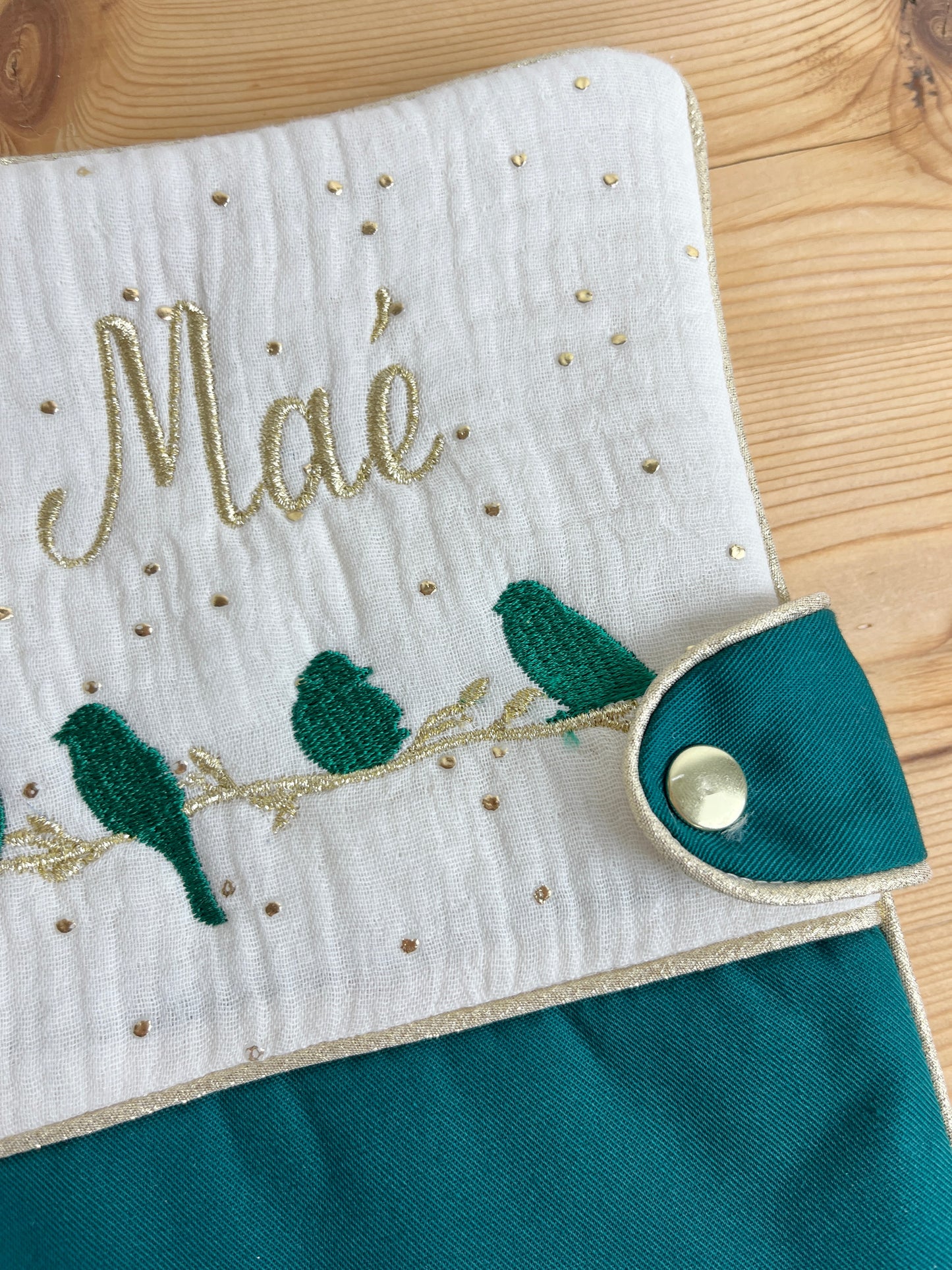 Mahé le protège carnet gaze crème doré et gabardine verte oiseaux