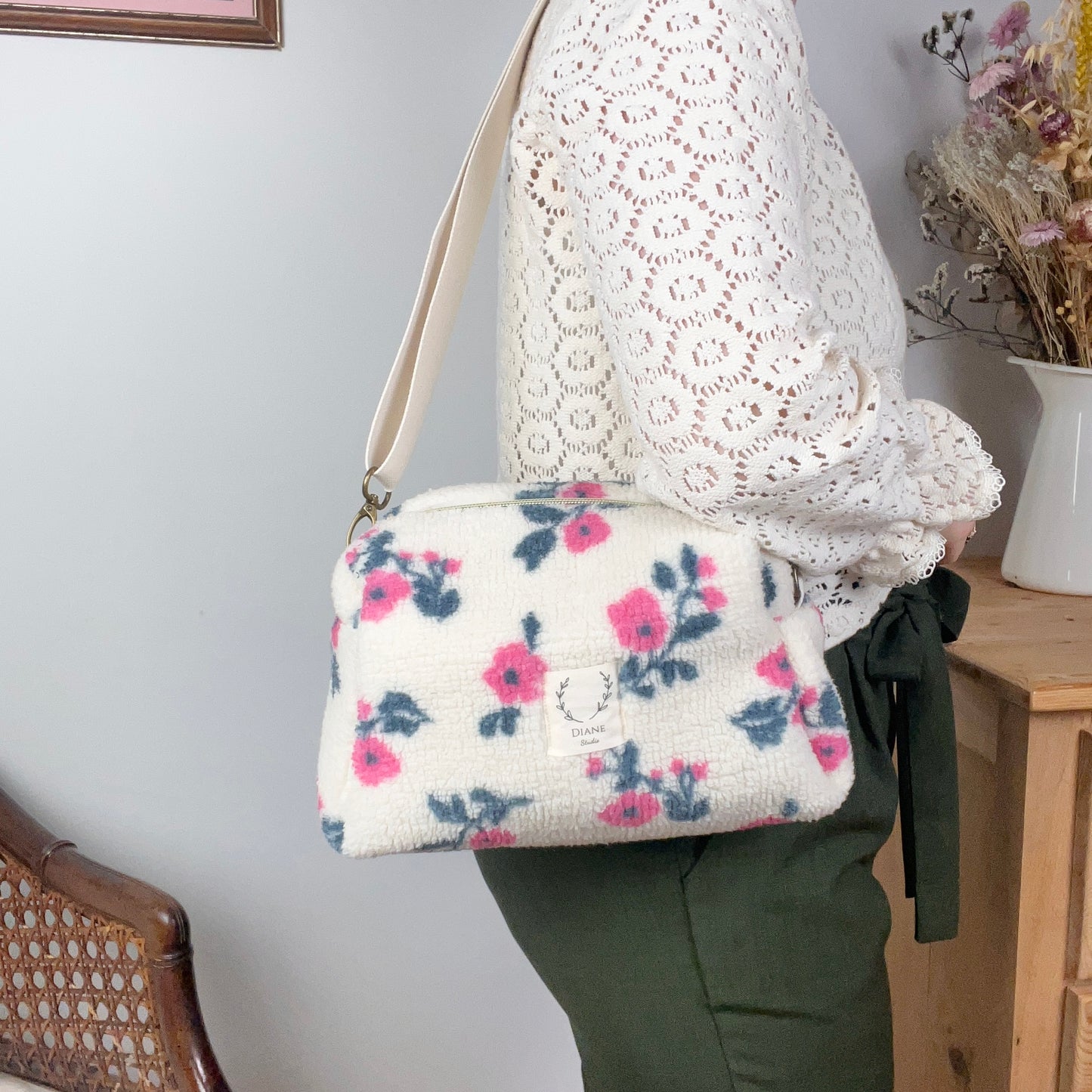 Colette le sac bandoulière sherpa fleurs fushia - en stock