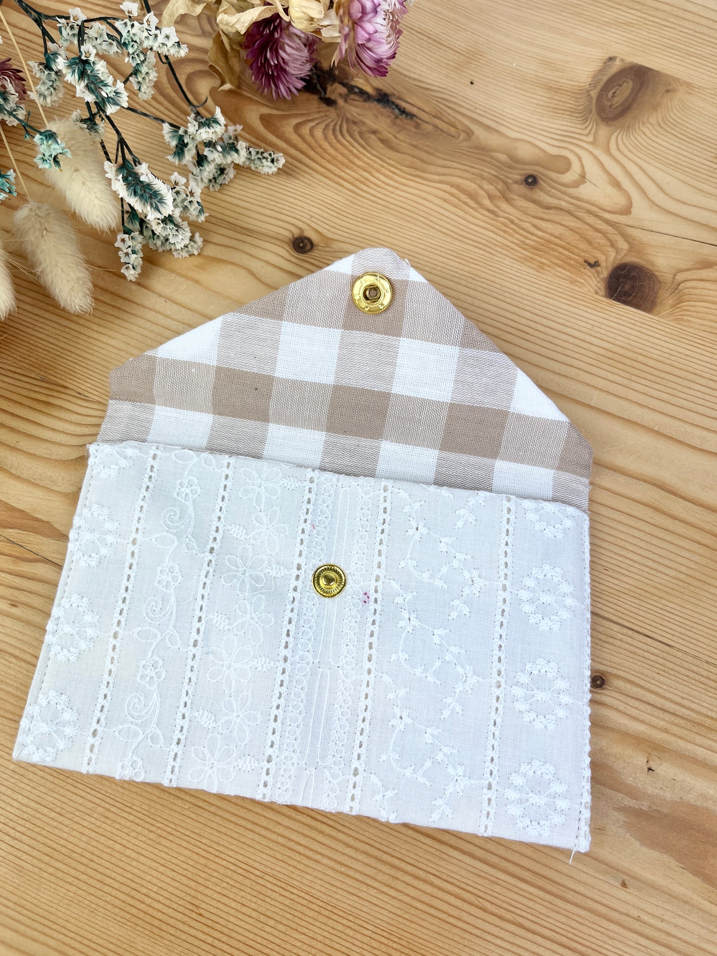 Le porte monnaie broderie anglaise