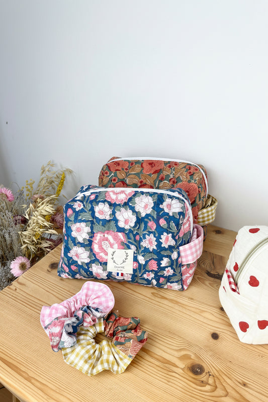 Ensemble : trousse de toilette et chouchou au choix