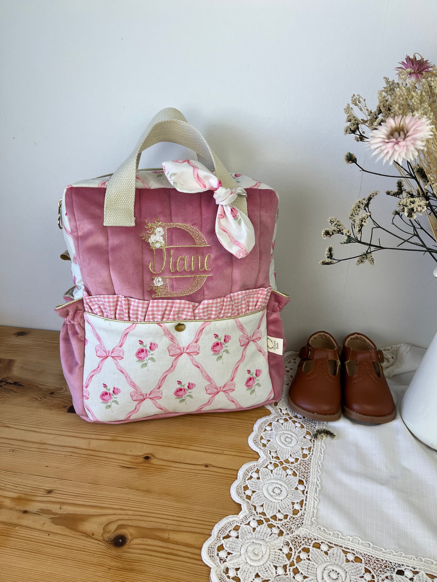Le sac à dos enfant Ombeline velours rose thé roses et noeud