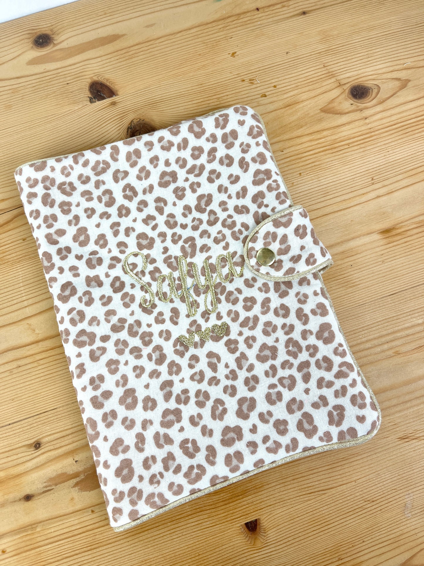 Mahé le protège carnet gaze léopard pastel