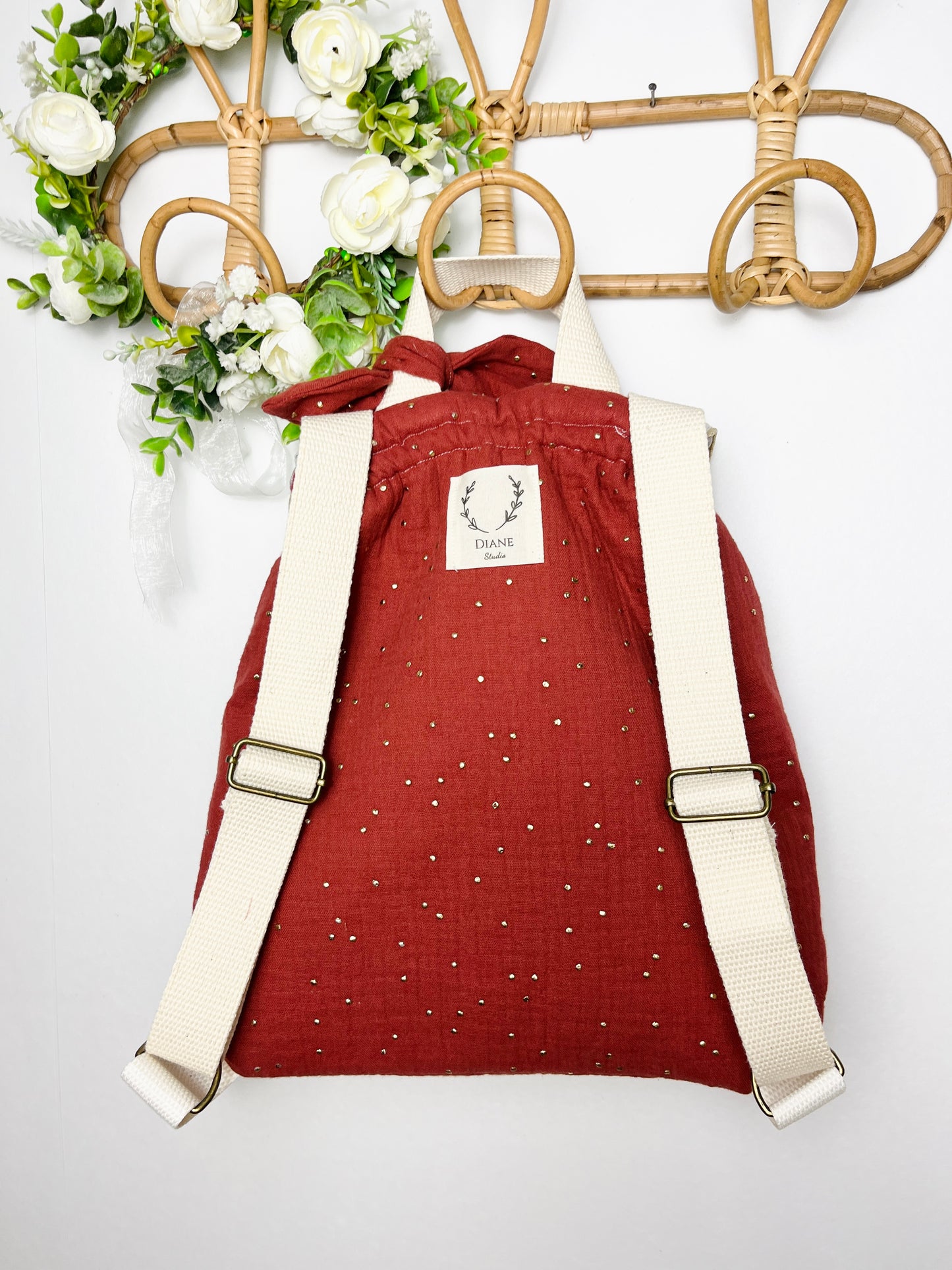 Le sac à dos enfant personnalisé Églantine Liberty théo gold et double gaze tomette doré
