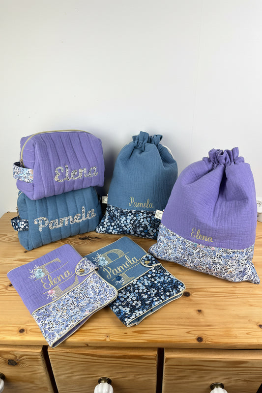 Ensemble : trousse de toilette, protège carnet et pochon brodé