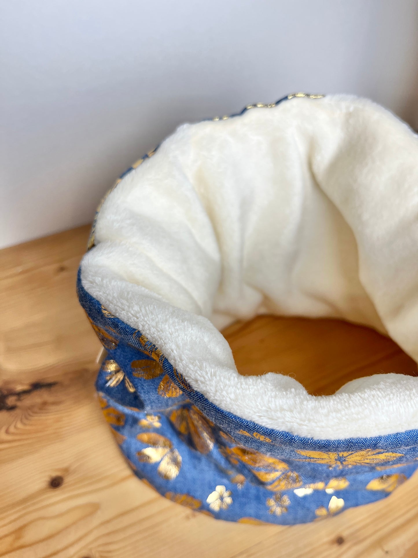 Le tour de cou enfant denim et fleurs dorées