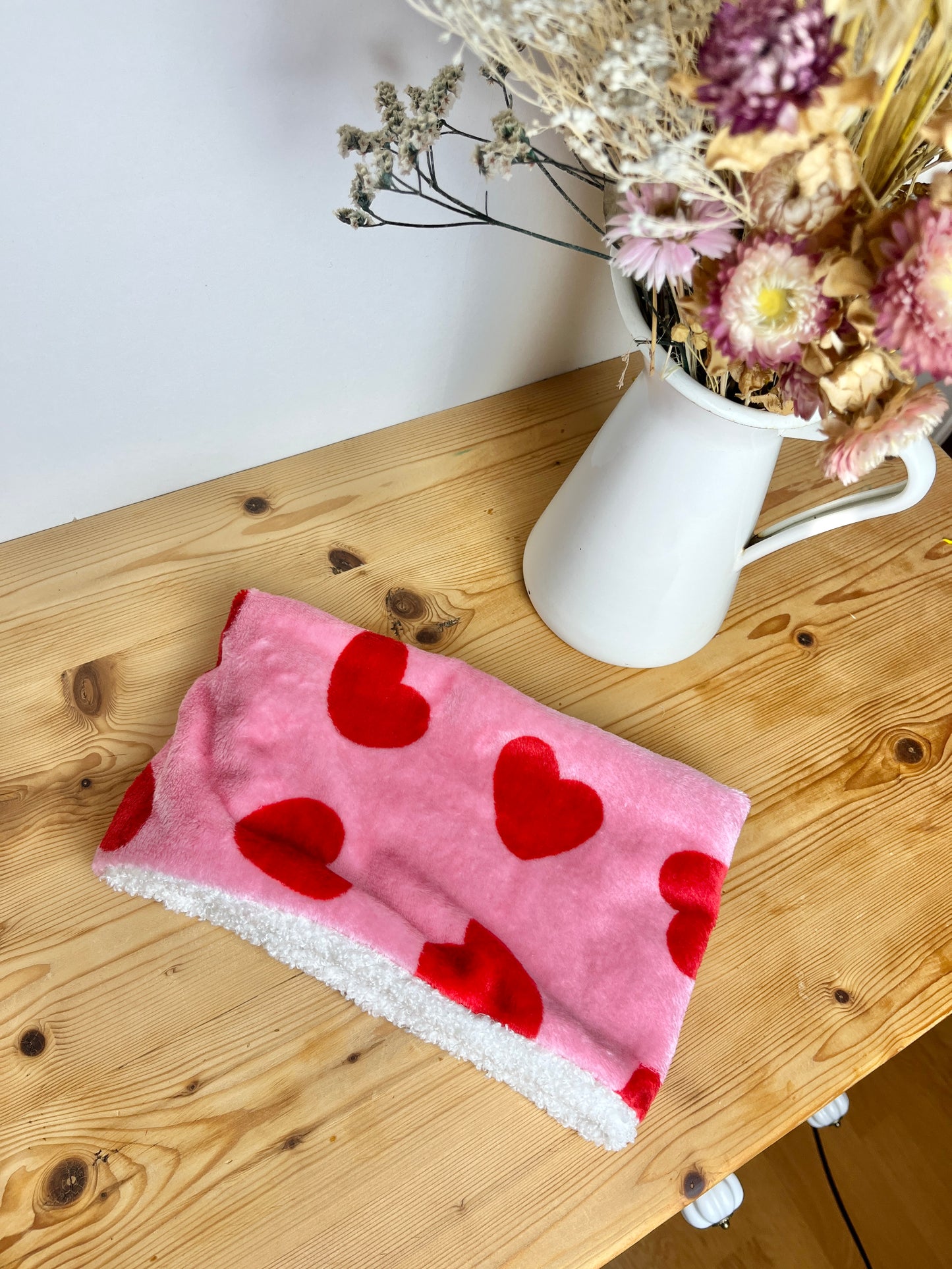 Le tour de cou enfant coeurs rouges