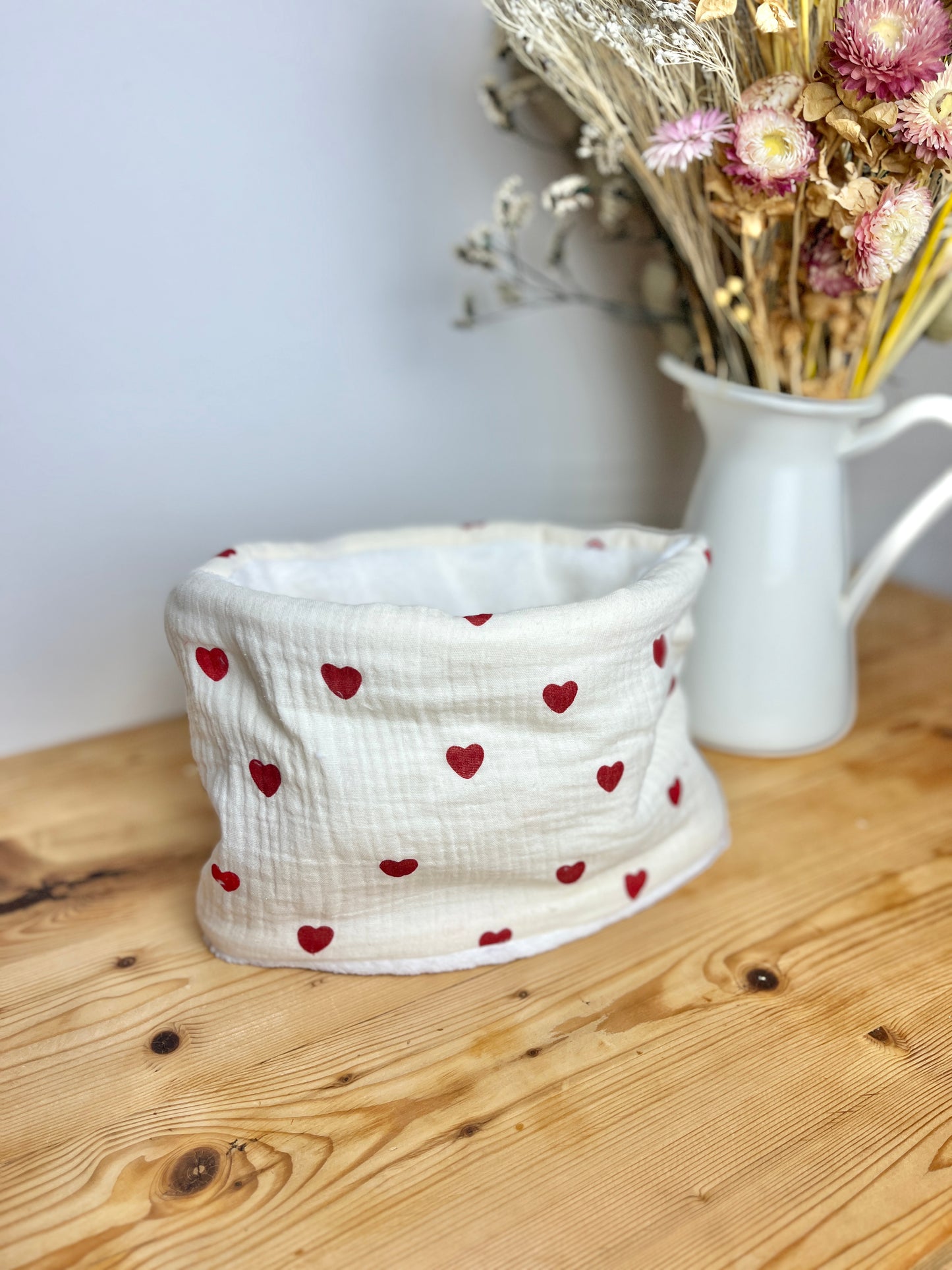 Le tour de cou enfant double gaze coeurs rouges